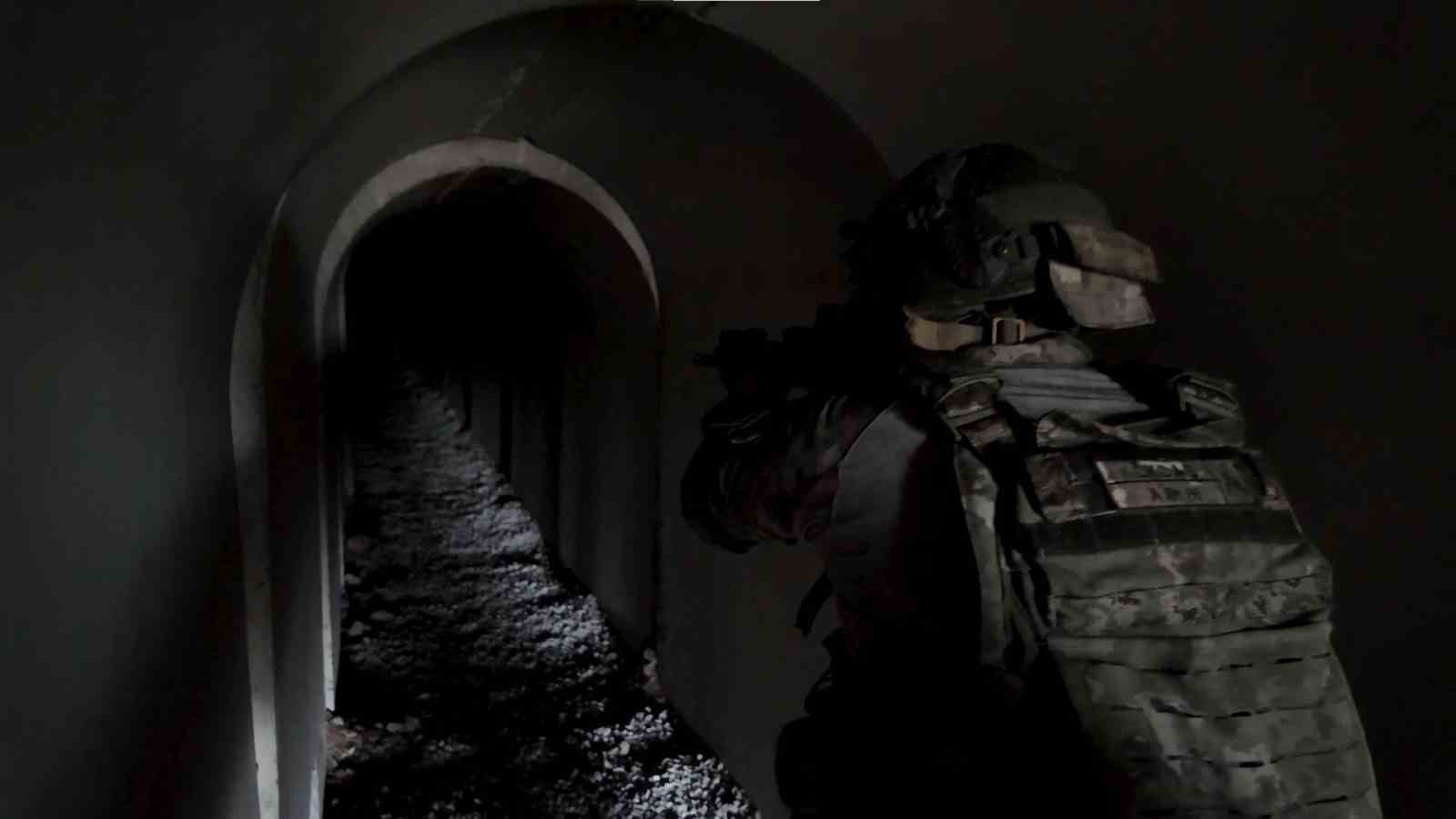 Vatan savunmasının kahramanları zorlu eğitimlerden geçiyor