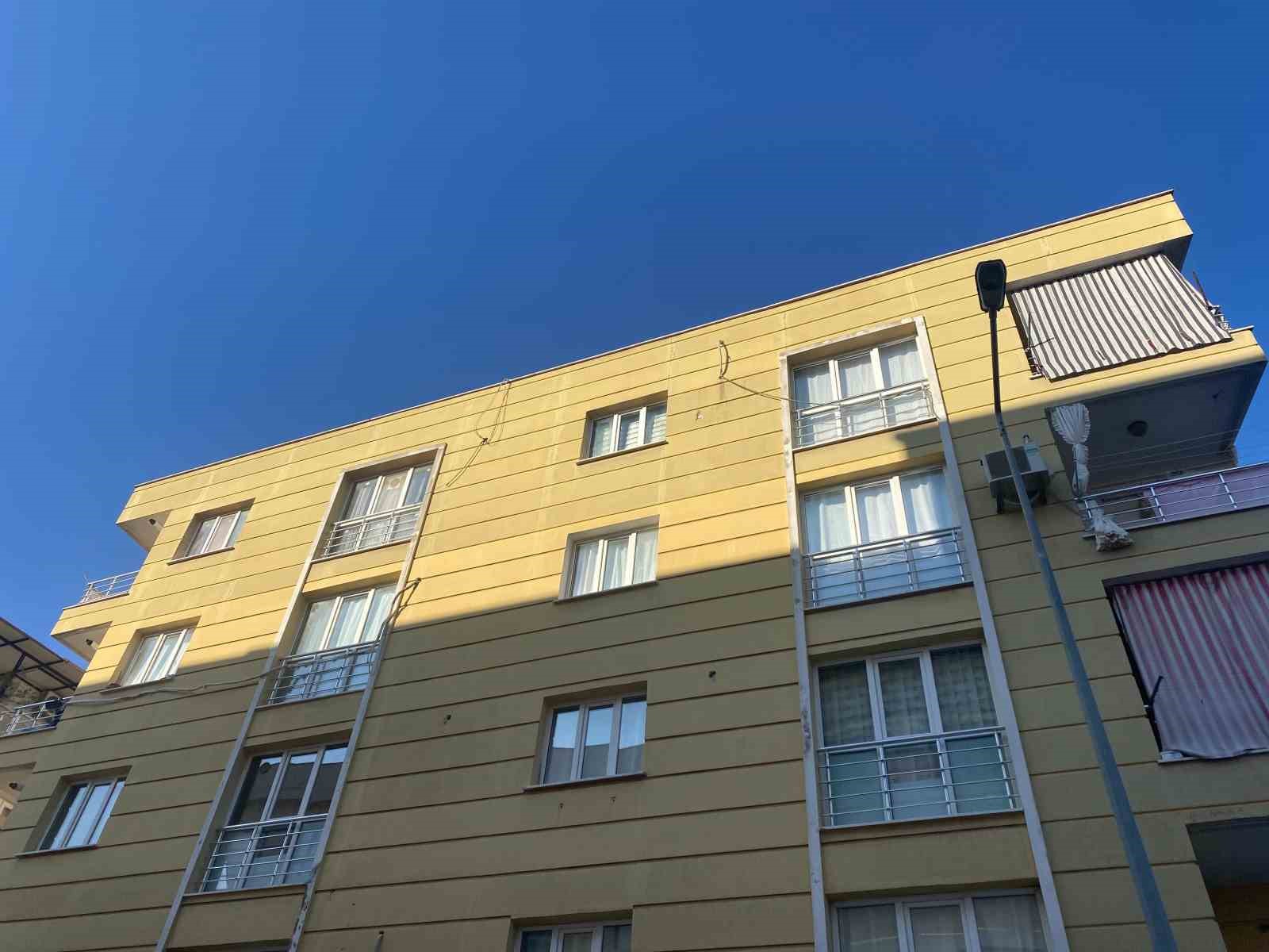 Asansör kulesinden düşen güvercin meraklısı yaralandı