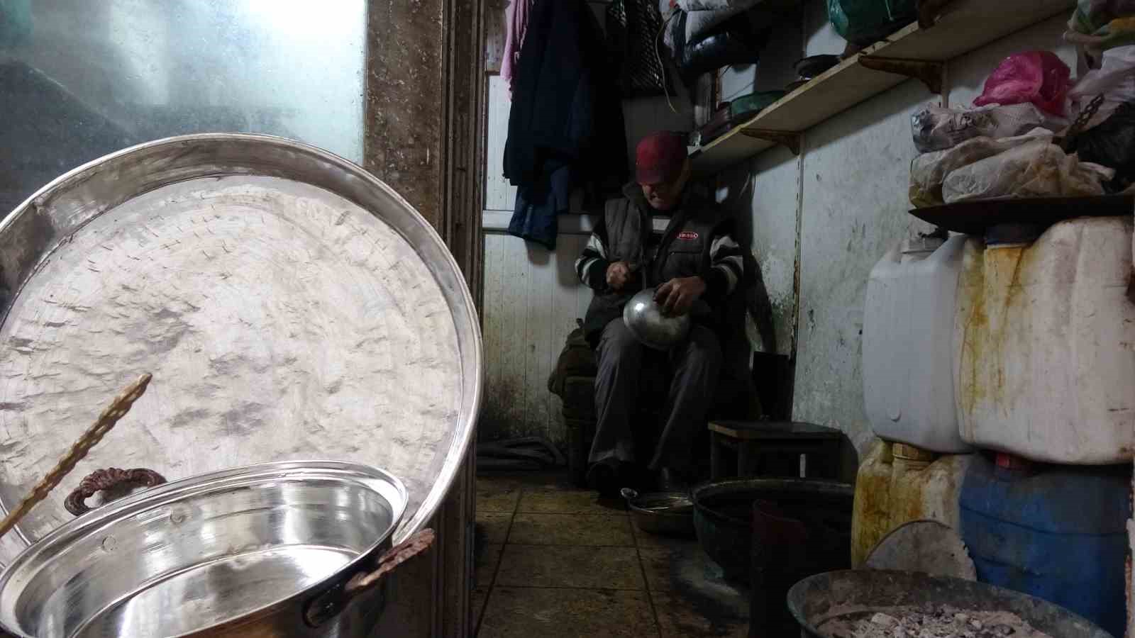 Artık ne genç kızların çeyizinde ne de mutfaklarda yer alıyor