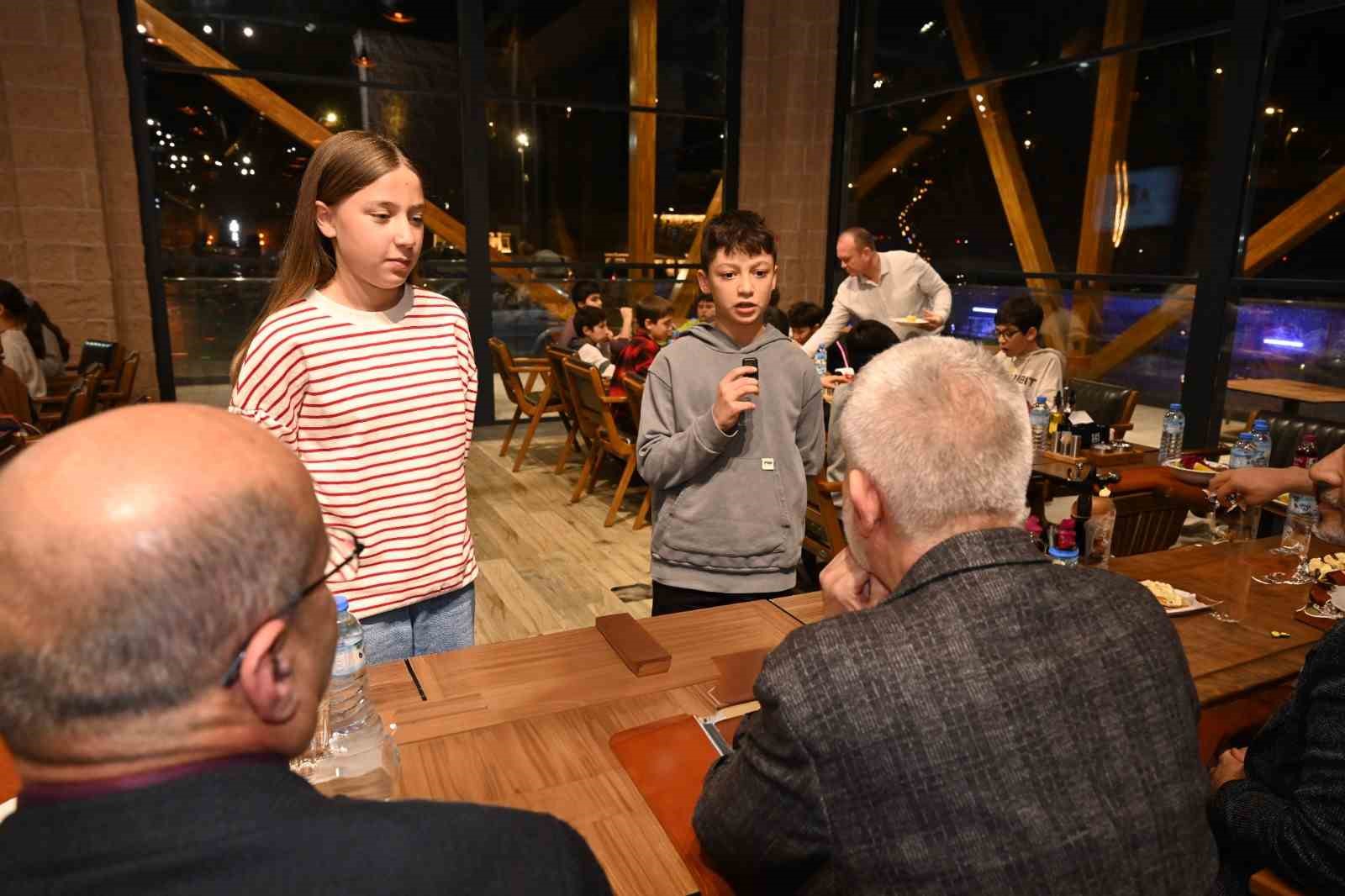 Başkan Başdeğirmen, şampiyon takımla buluştu