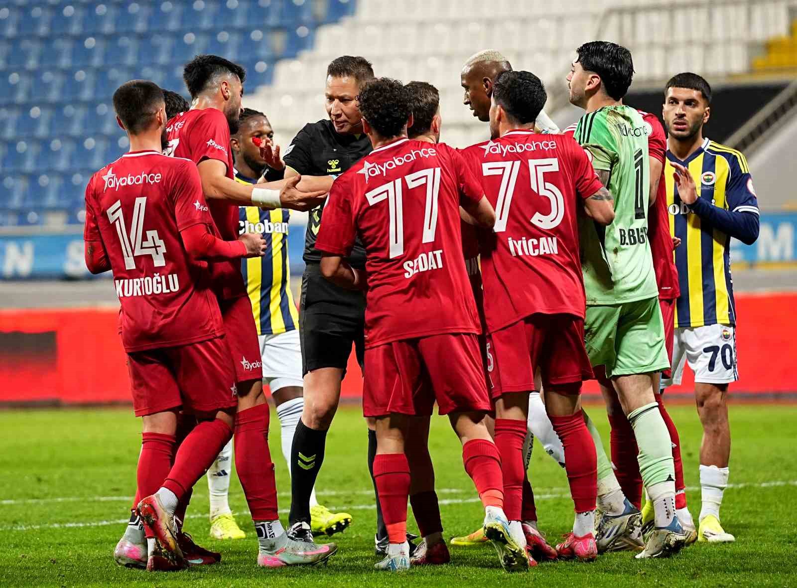 Ziraat Türkiye Kupası: Beyoğlu Yeni Çarşı: 0 - Fenerbahçe: 0 (İlk yarı)