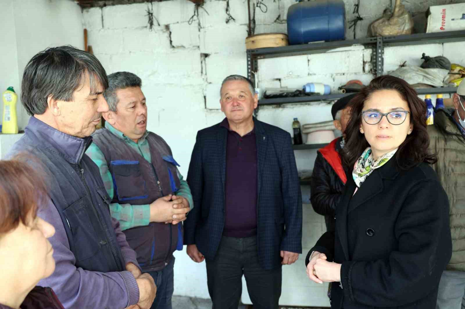 Başkan Aras Köksal yangında evleri hasar gören aileyi ziyaret etti