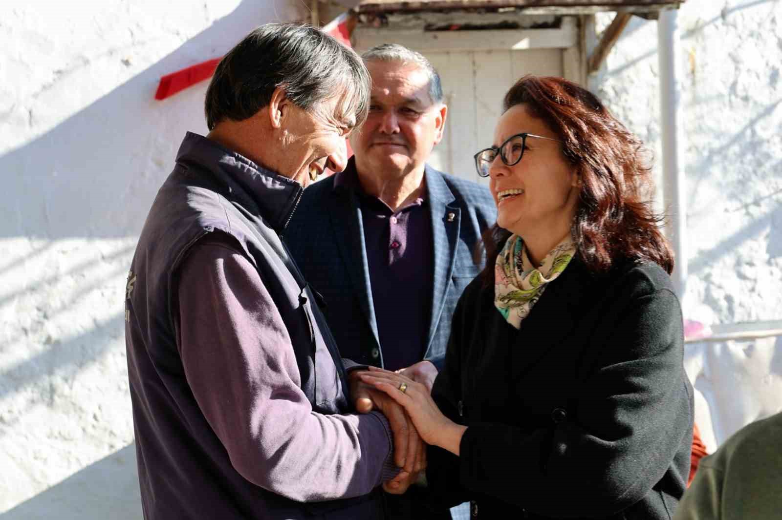 Başkan Aras Köksal yangında evleri hasar gören aileyi ziyaret etti