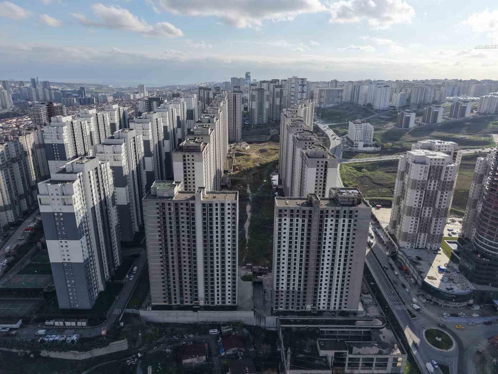 İstanbul’un gökdelen mezarlıkları Esenyurt’ta havadan görüntülendi