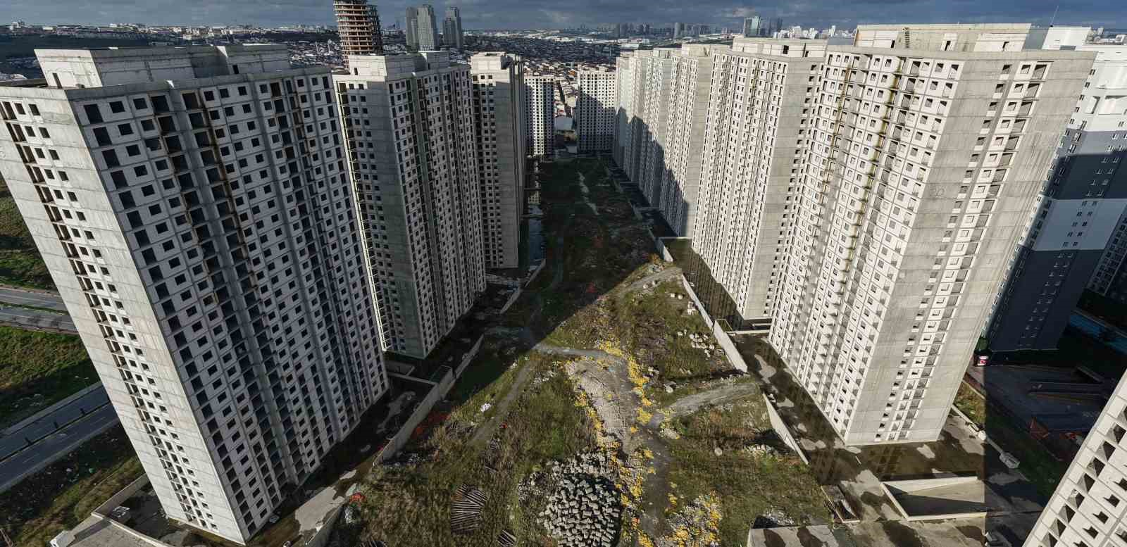 İstanbul’un gökdelen mezarlıkları Esenyurt’ta havadan görüntülendi