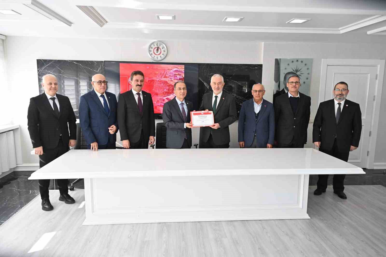 Isparta’da 105 yatak kapasiteli Yoğun Bakım Ünitesi inşaatı SDÜ’ye devredildi