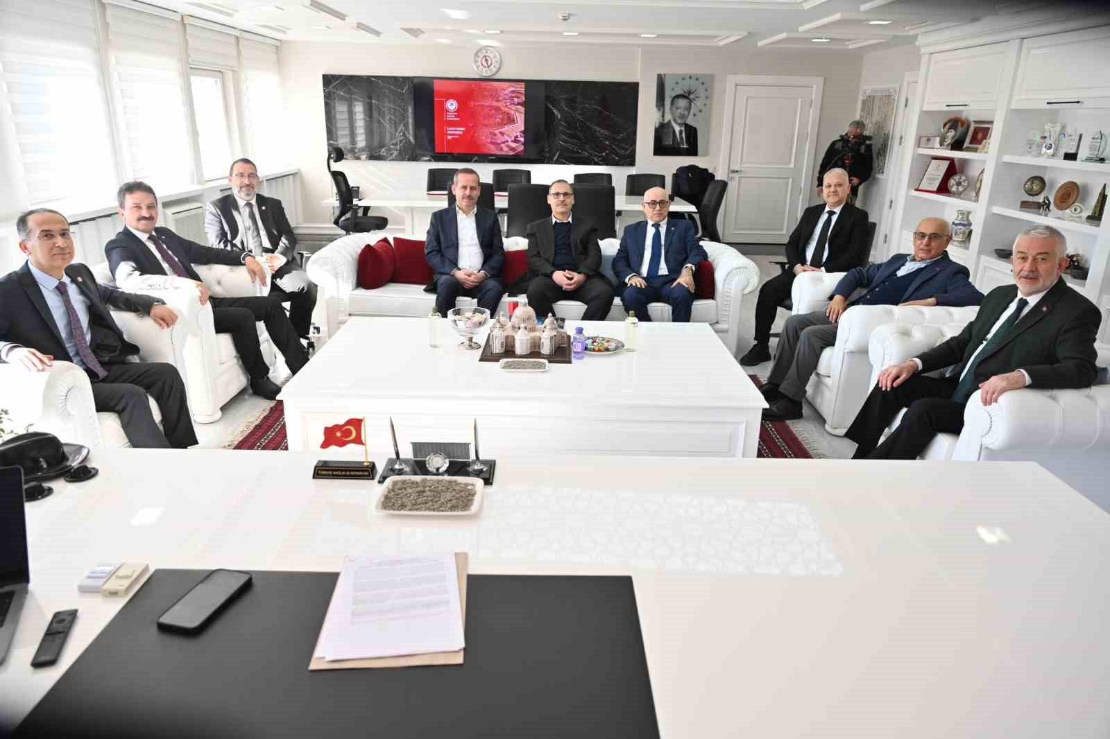 Isparta’da 105 yatak kapasiteli Yoğun Bakım Ünitesi inşaatı SDÜ’ye devredildi