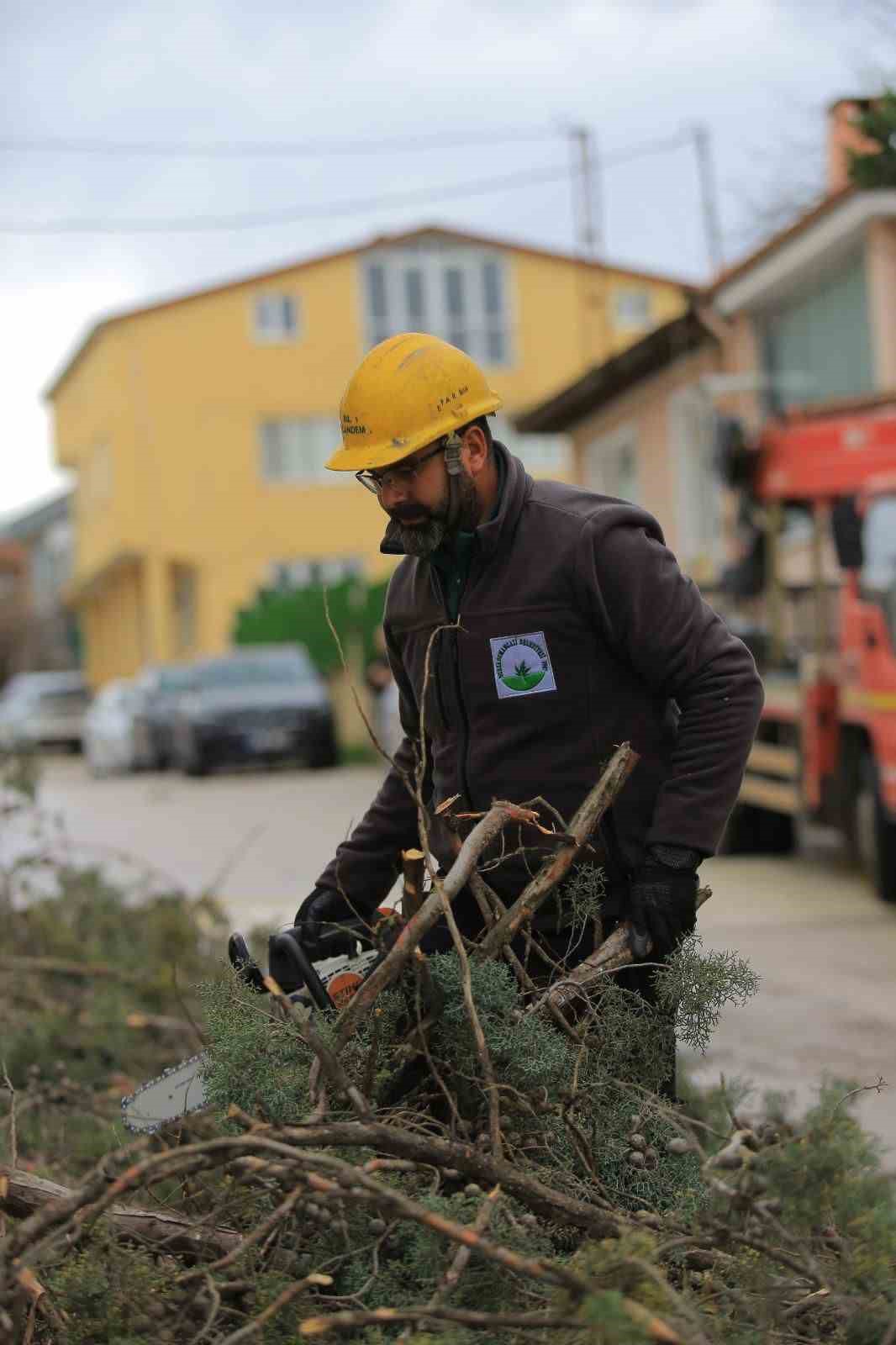 Osmangazi Belediyesi’nden lodosa karşı etkin müdahale