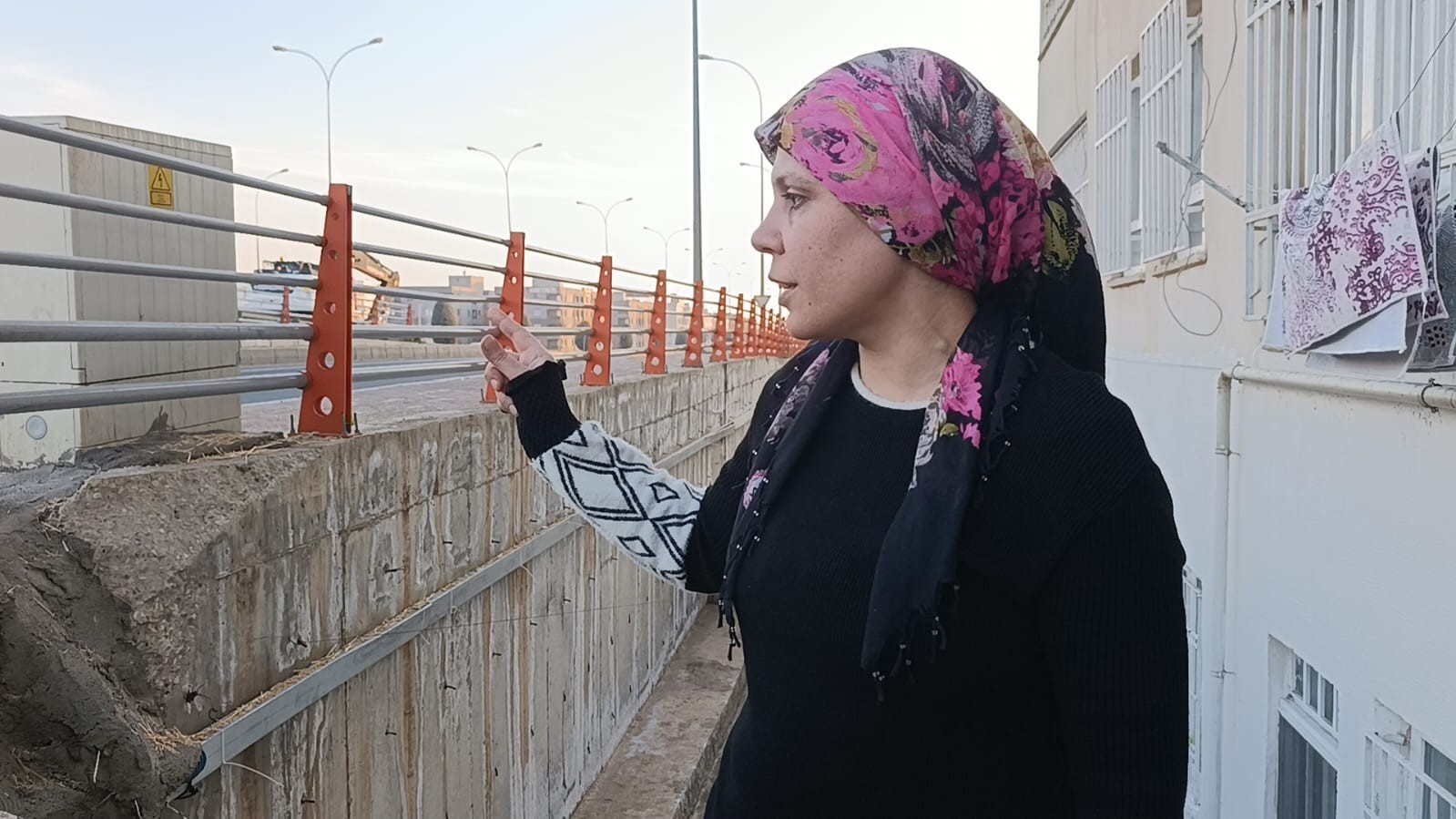 Kaldırımda yürürken hayatının şokunu yaşadı