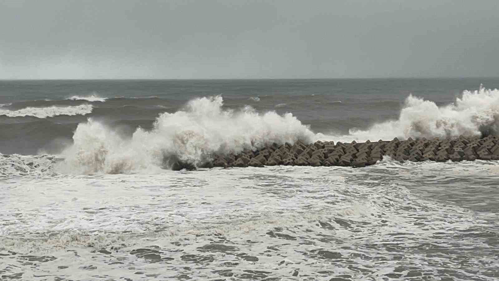Karadeniz’de fırtına etkili oluyor