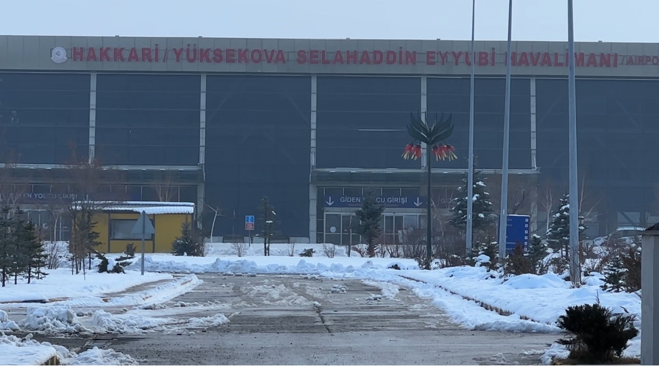 Yüksekova’da yoğun sis: Ankara-Yüksekova uçuşları iptal edildi
