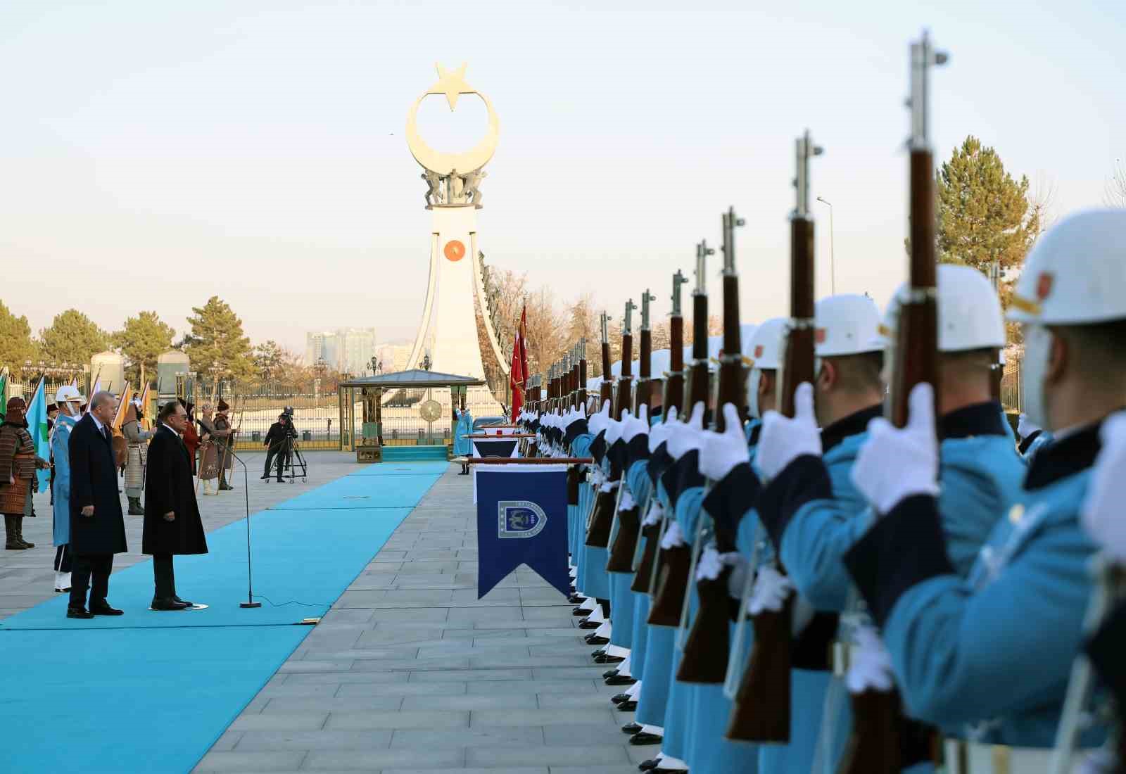 Cumhurbaşkanı Erdoğan, Malezya Başbakanı Enver İbrahim’i törenle karşıladı