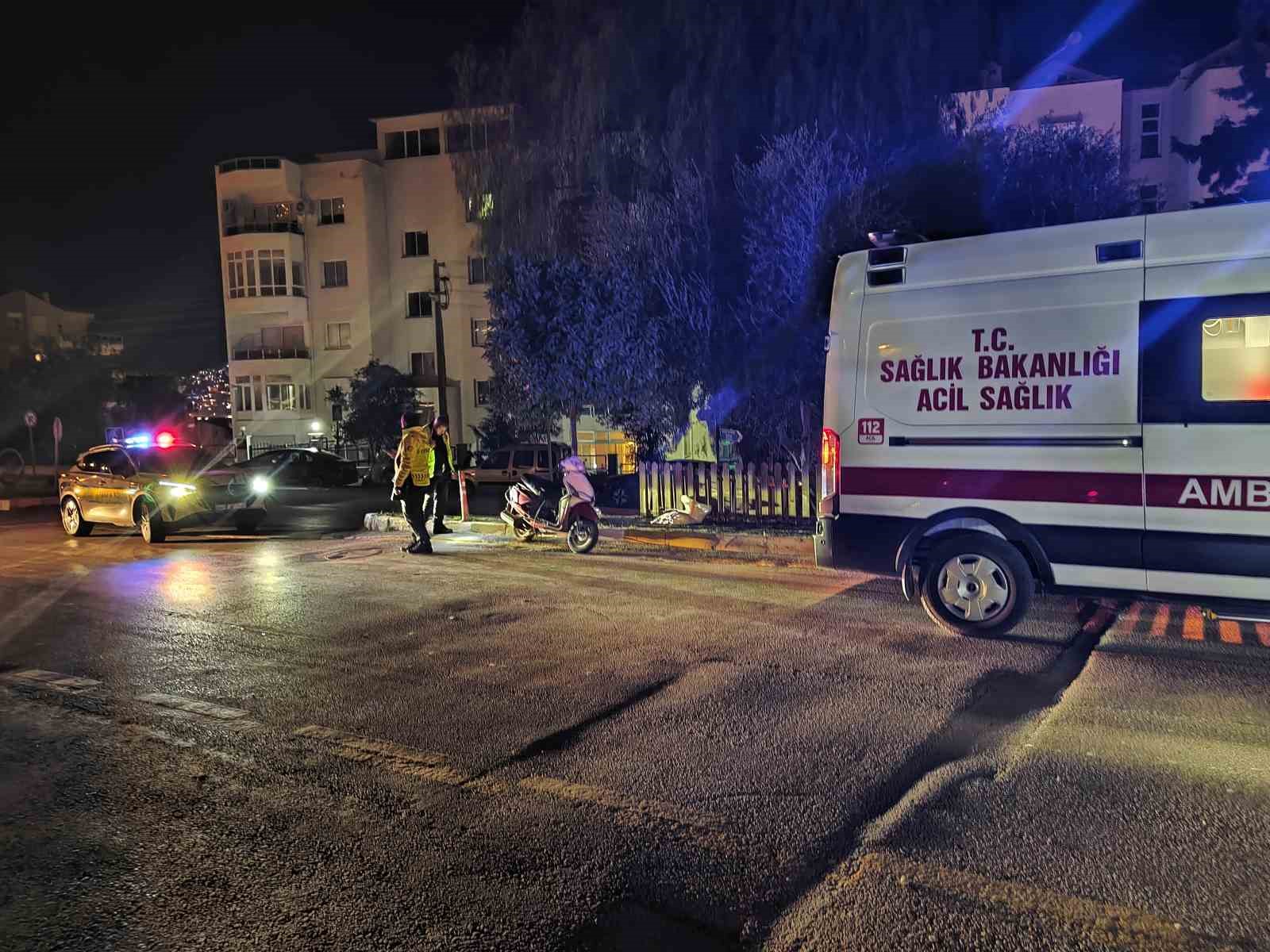 Ağaca çarpan motosikletli yaralandı, alkollü olduğu tespit edilince para cezası kesildi
