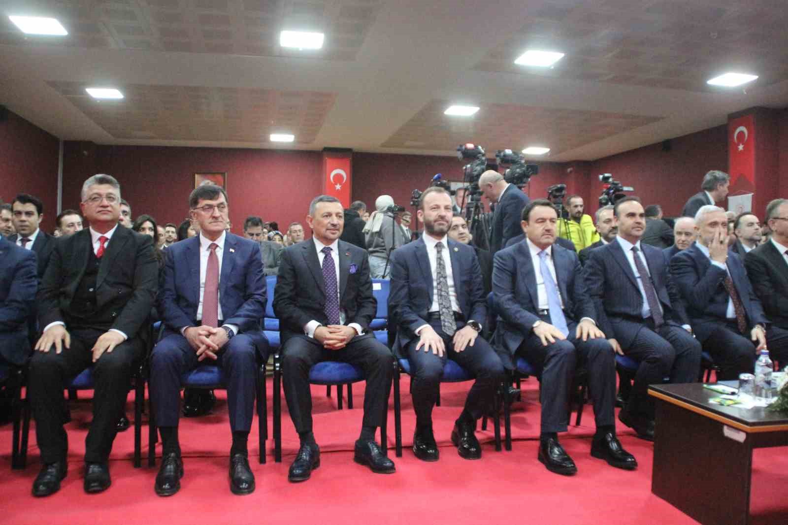 Bakan Kacır: “Kütahya, Türkiye’nin kalkınma yolculuğunda özel bir yere sahip”