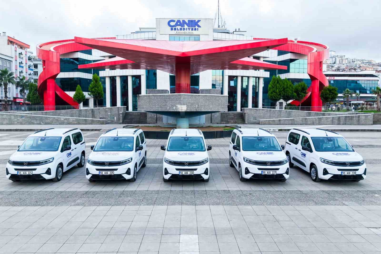 Başkan Sandıkçı: “Araç filomuzun gücüne güç katıyoruz”