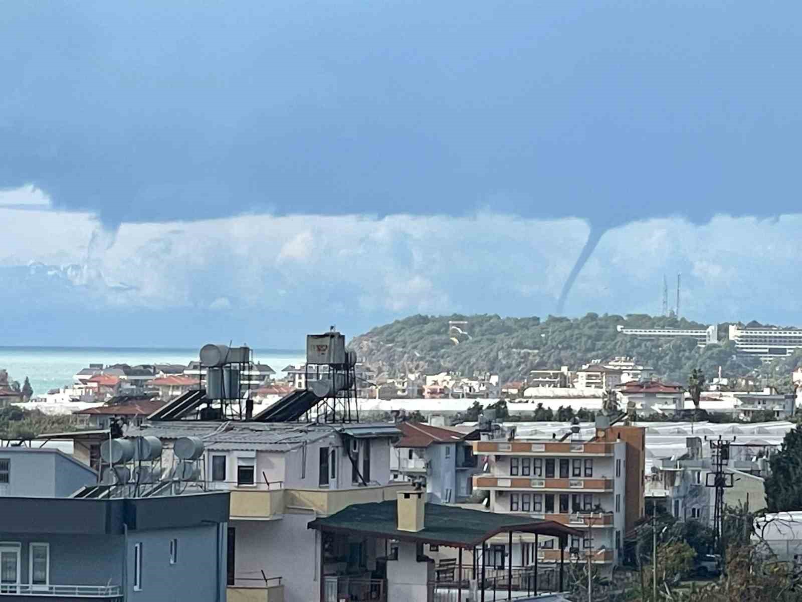 Alanya’da denizde oluşan hortum kamerada