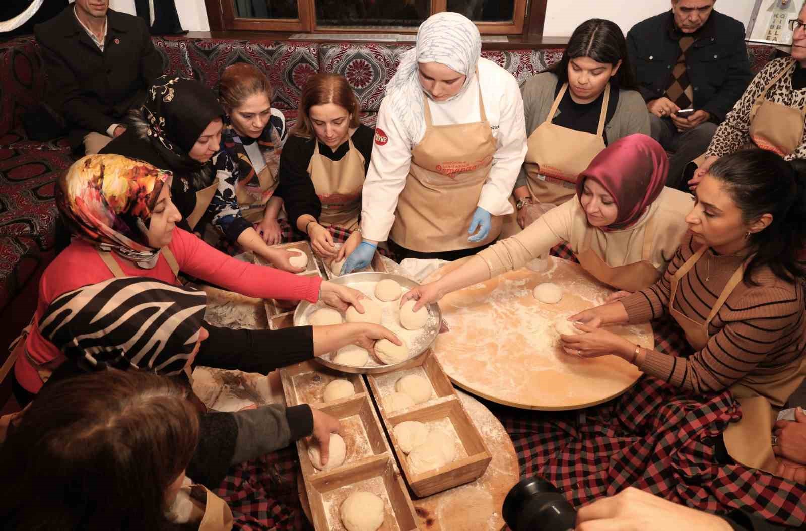 Osmangazi’de kandil akşamında 600 yıllık ’bereket’ ekmeği pişirildi