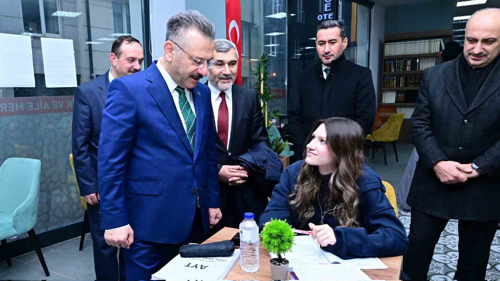 Vali Aksoy, ’Diyanet Aile ve Gençlik Merkezi’nde incelemelerde bulundu