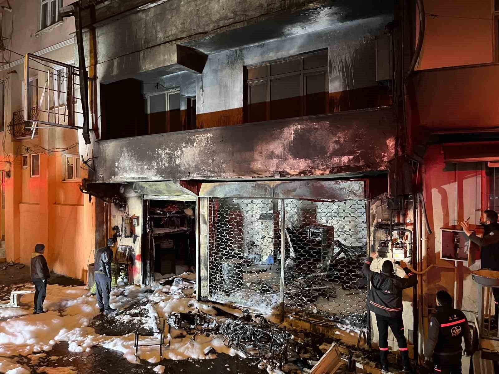 Sarıyer’de motosiklet tamirhanesi alev alev yandı: 1 yaralı