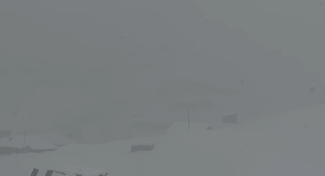 Hakkari’de kar yağışı: 43 yerleşim yerinin yolu kapandı