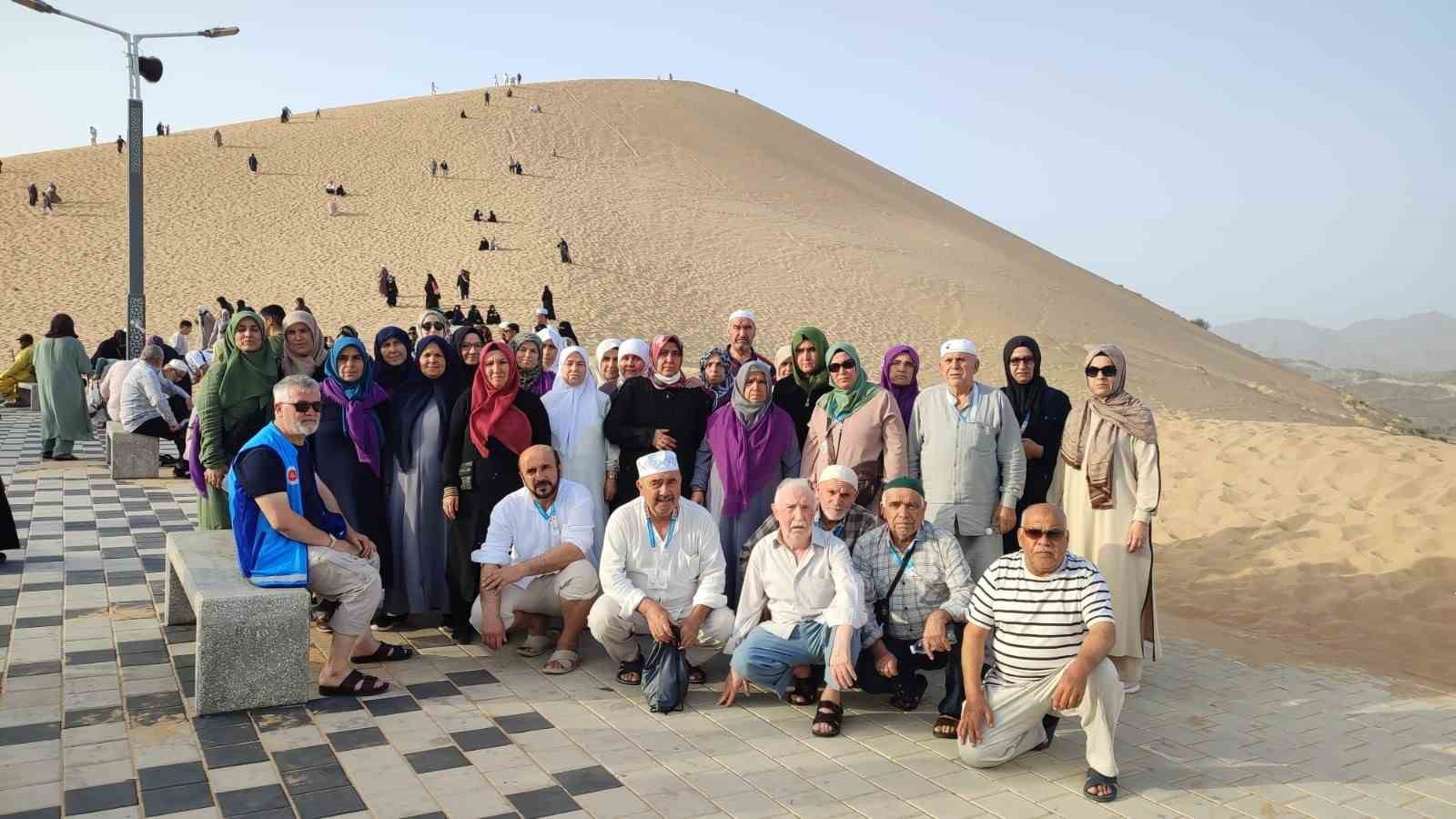 Denizlili Umreciler Bedir Şehitlerini ve Melekler Tepesini ziyaret etti