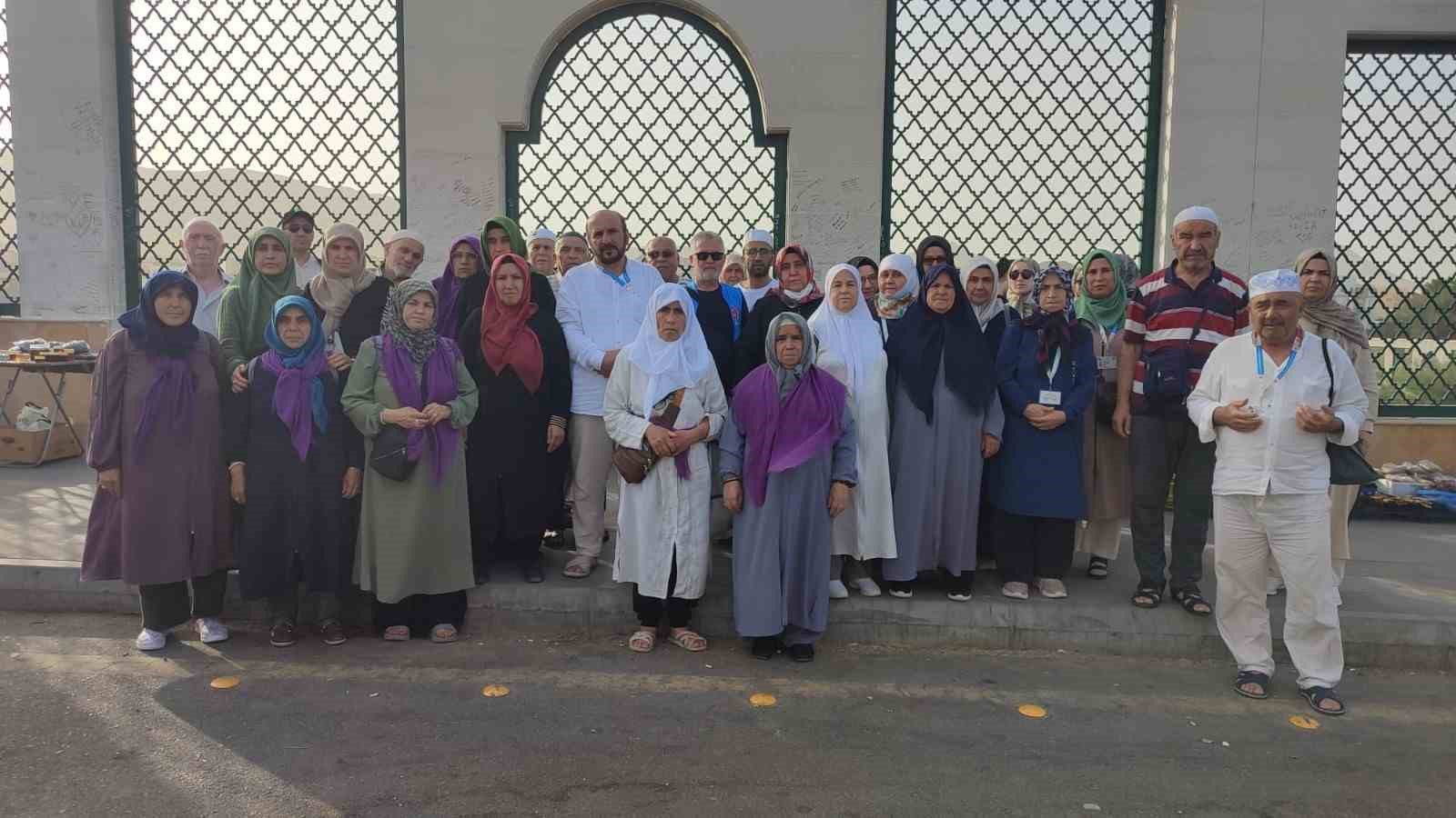 Denizlili Umreciler Bedir Şehitlerini ve Melekler Tepesini ziyaret etti