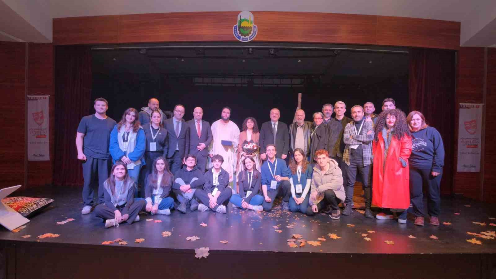 Kocaeli Şehir Tiyatroları, İnegöl Tiyatro Festivali’nde sahne aldı