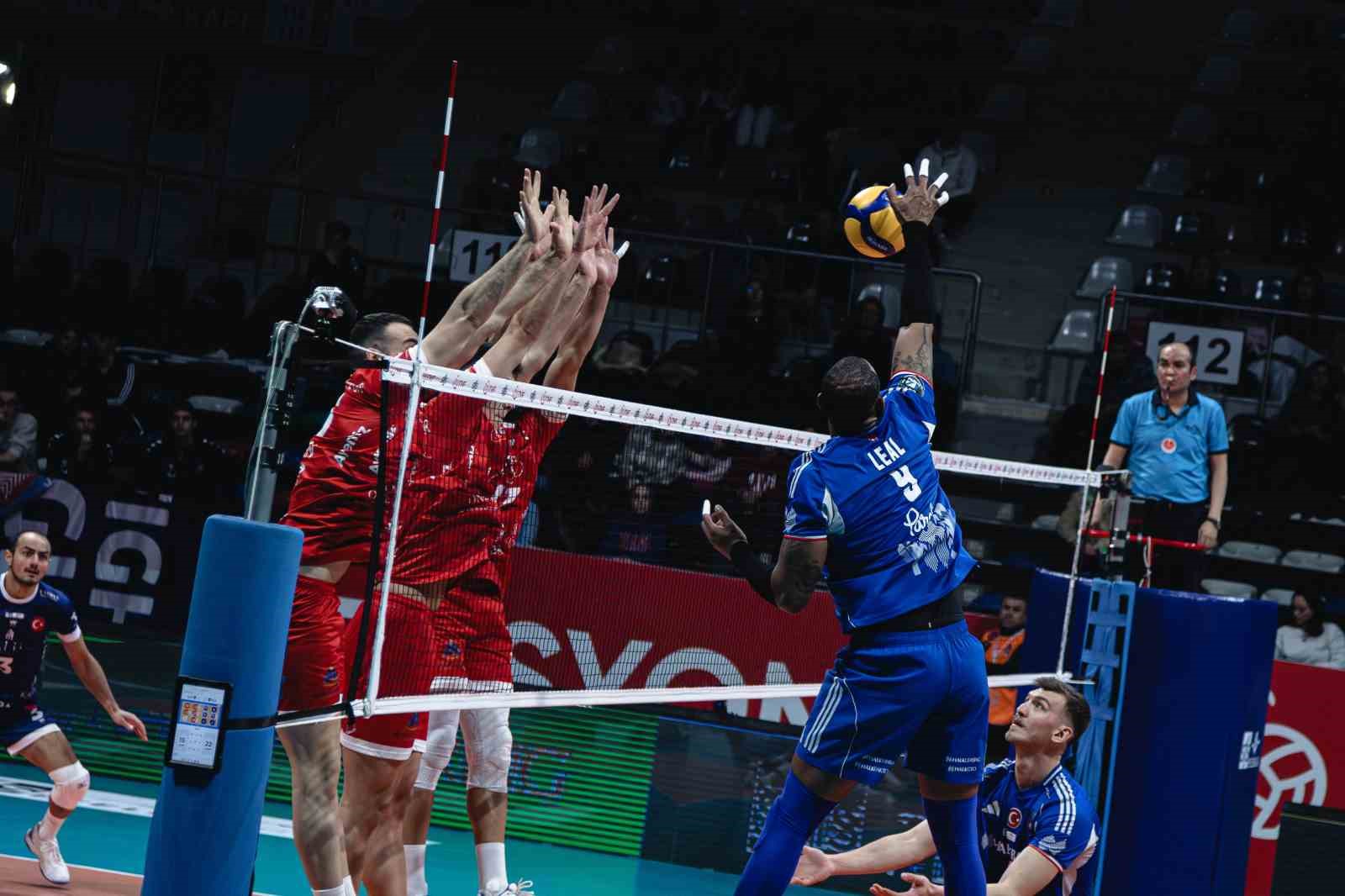 Efeler Ligi: Halkbank: 3 - Alanya Belediyespor: 1