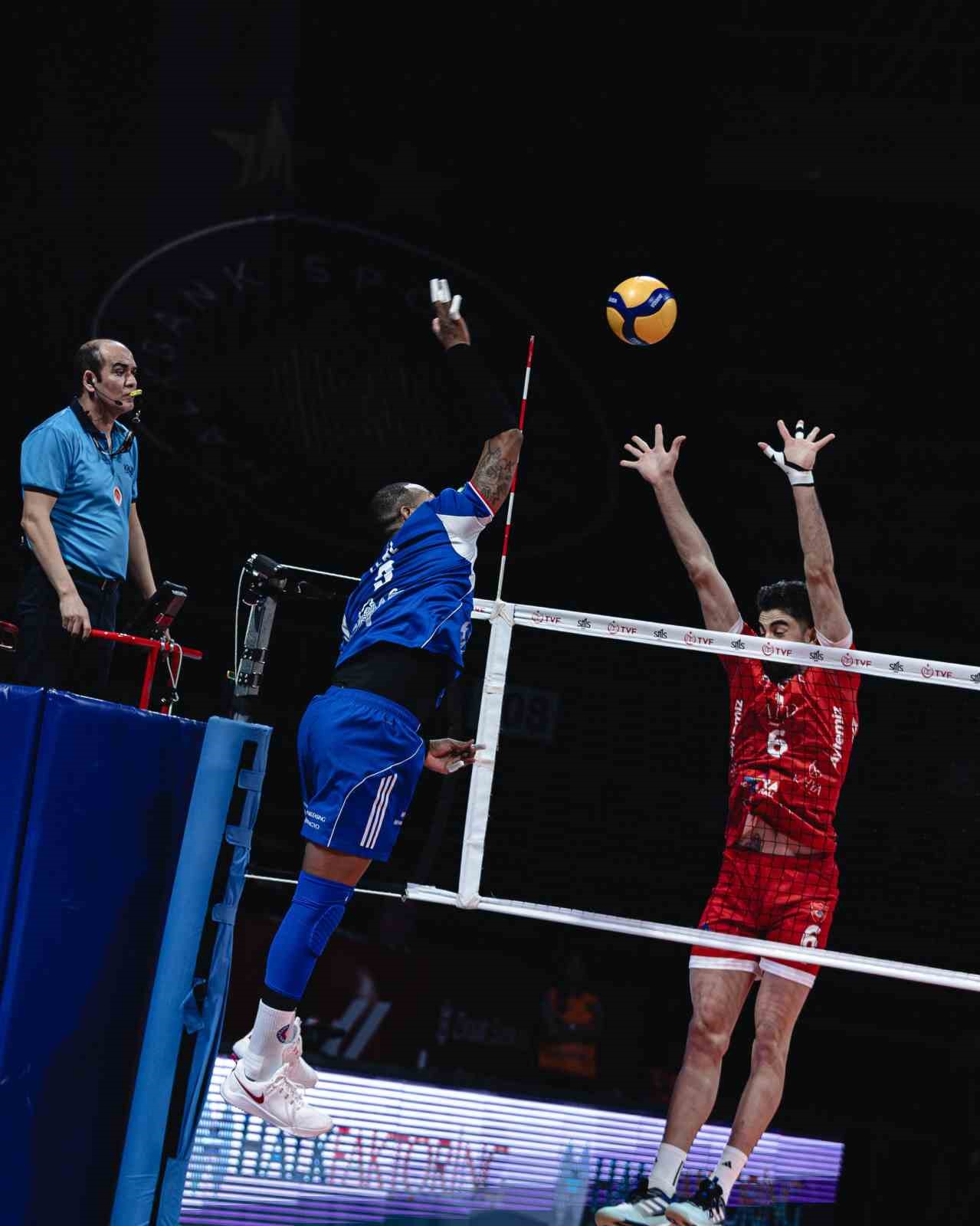 Efeler Ligi: Halkbank: 3 - Alanya Belediyespor: 1