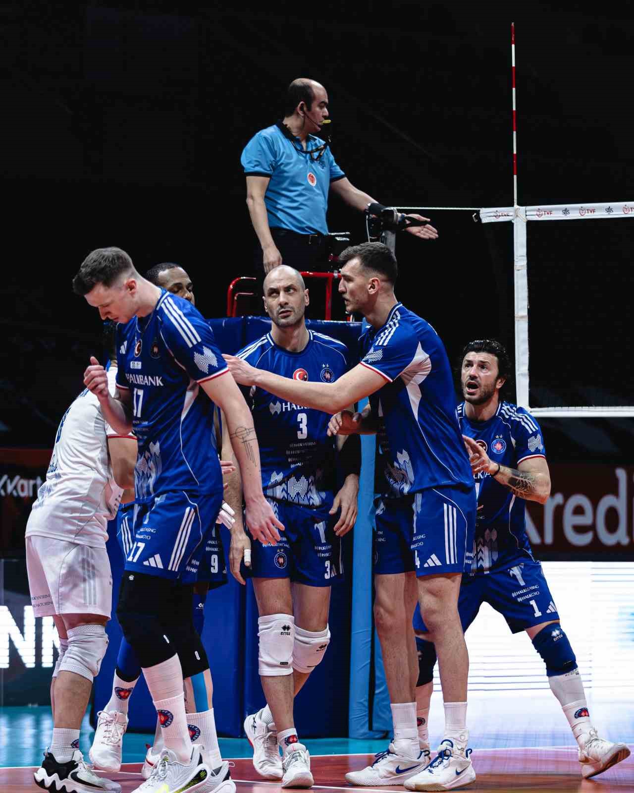 Efeler Ligi: Halkbank: 3 - Alanya Belediyespor: 1