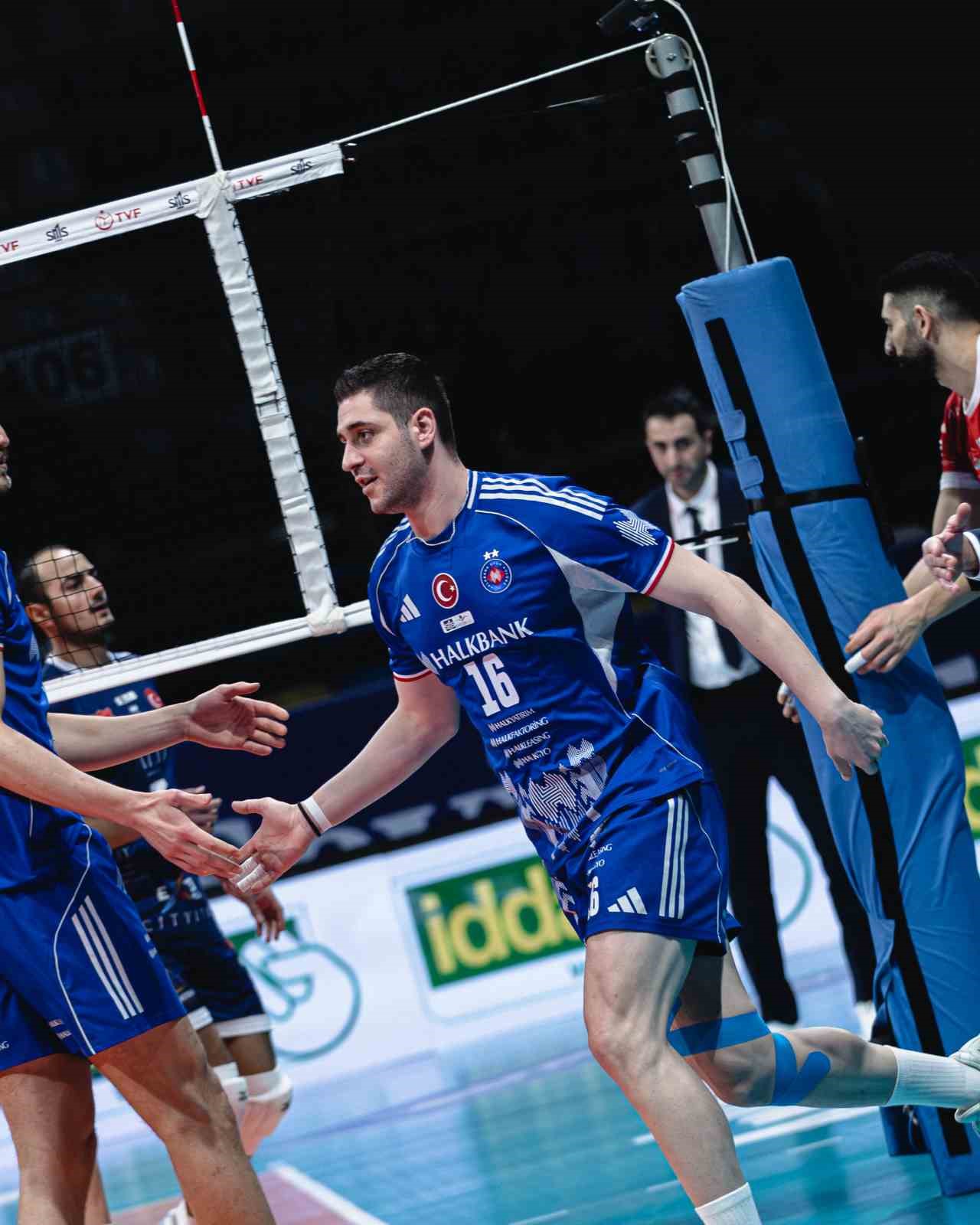 Efeler Ligi: Halkbank: 3 - Alanya Belediyespor: 1