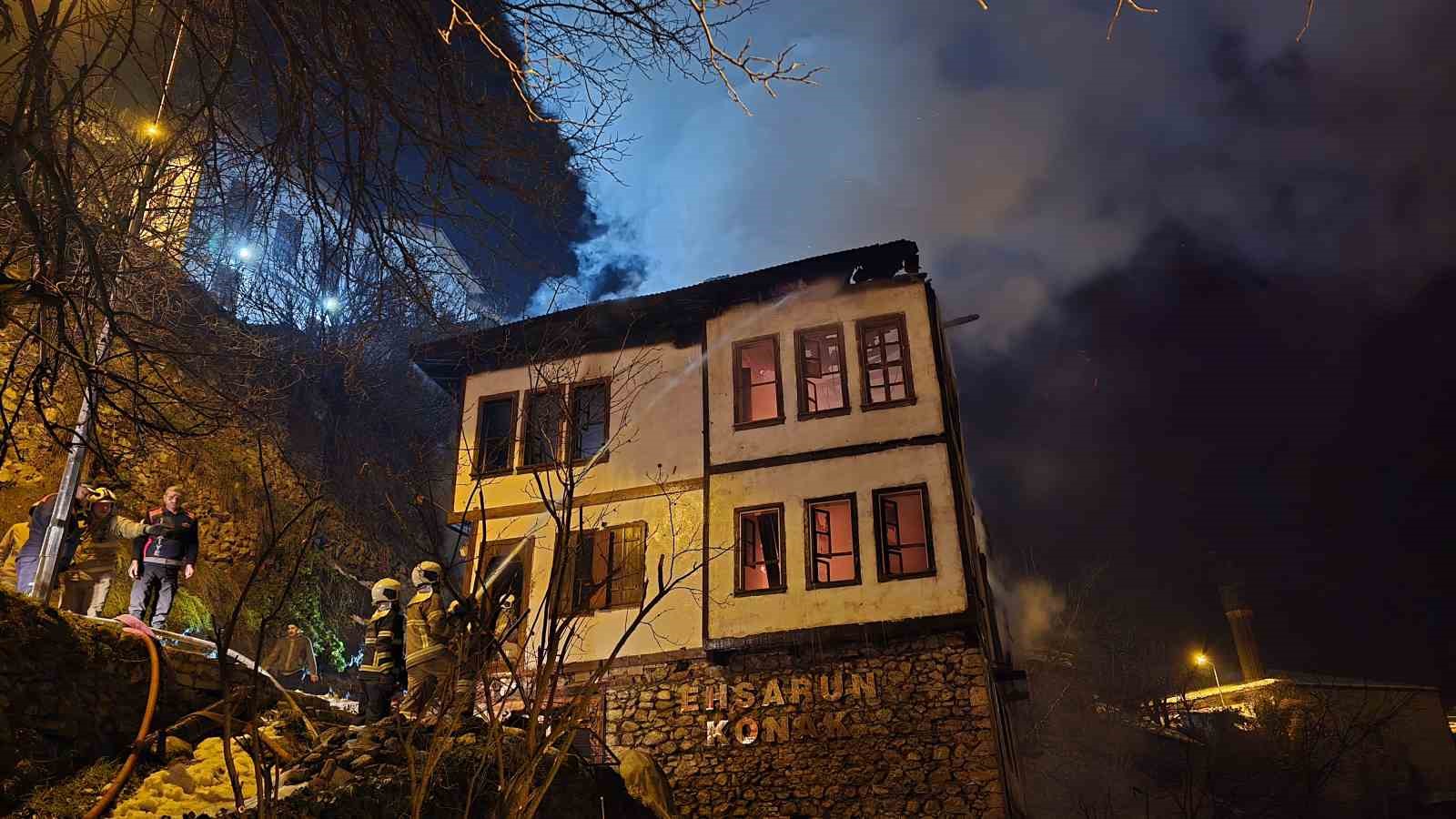 Safranbolu’da 200 yılık tarihi konak alevlere teslim oldu