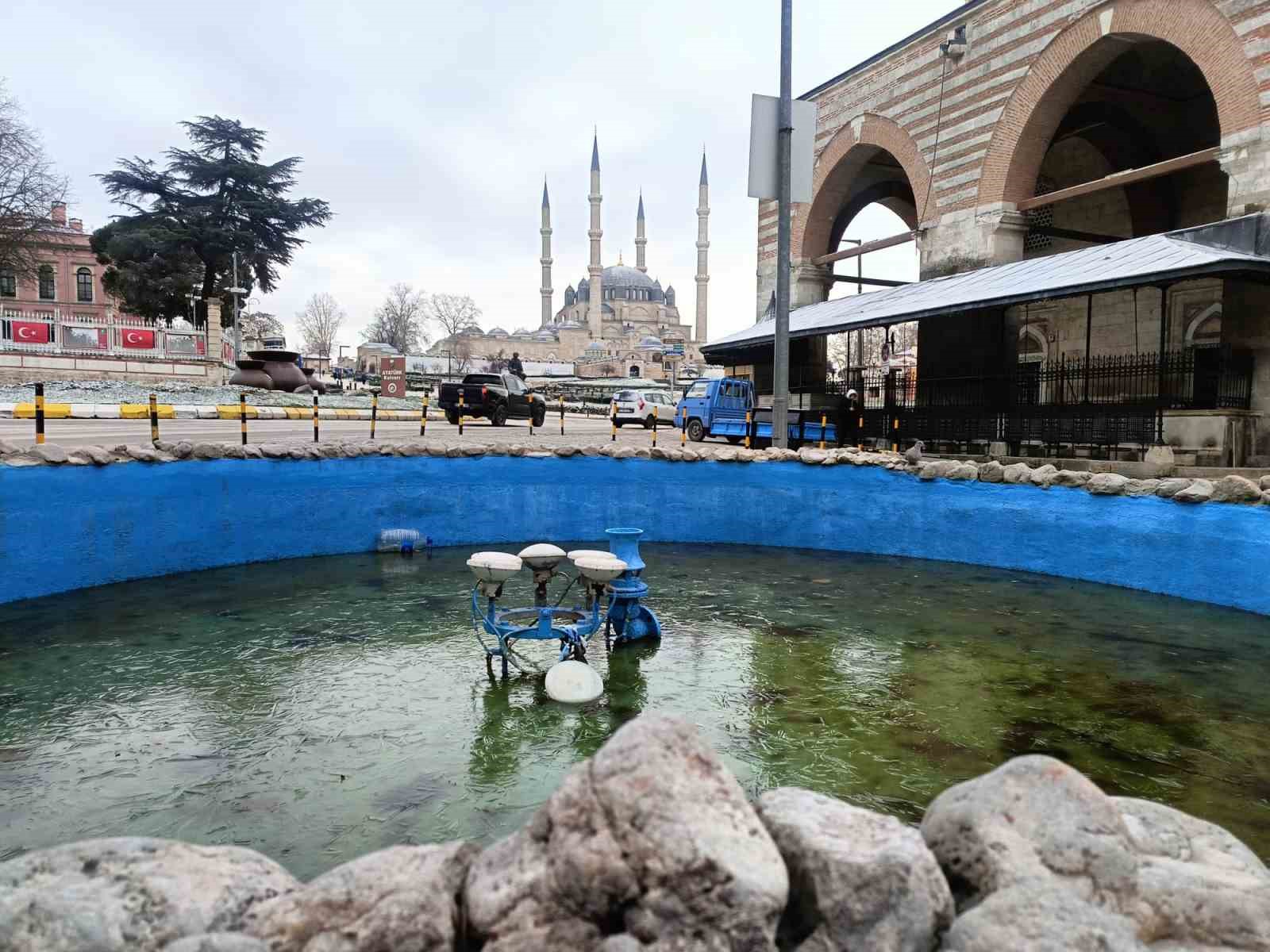 Edirne’de kar gitti, ayaz geldi: Pandemi günlerini aratmayan sessizlik