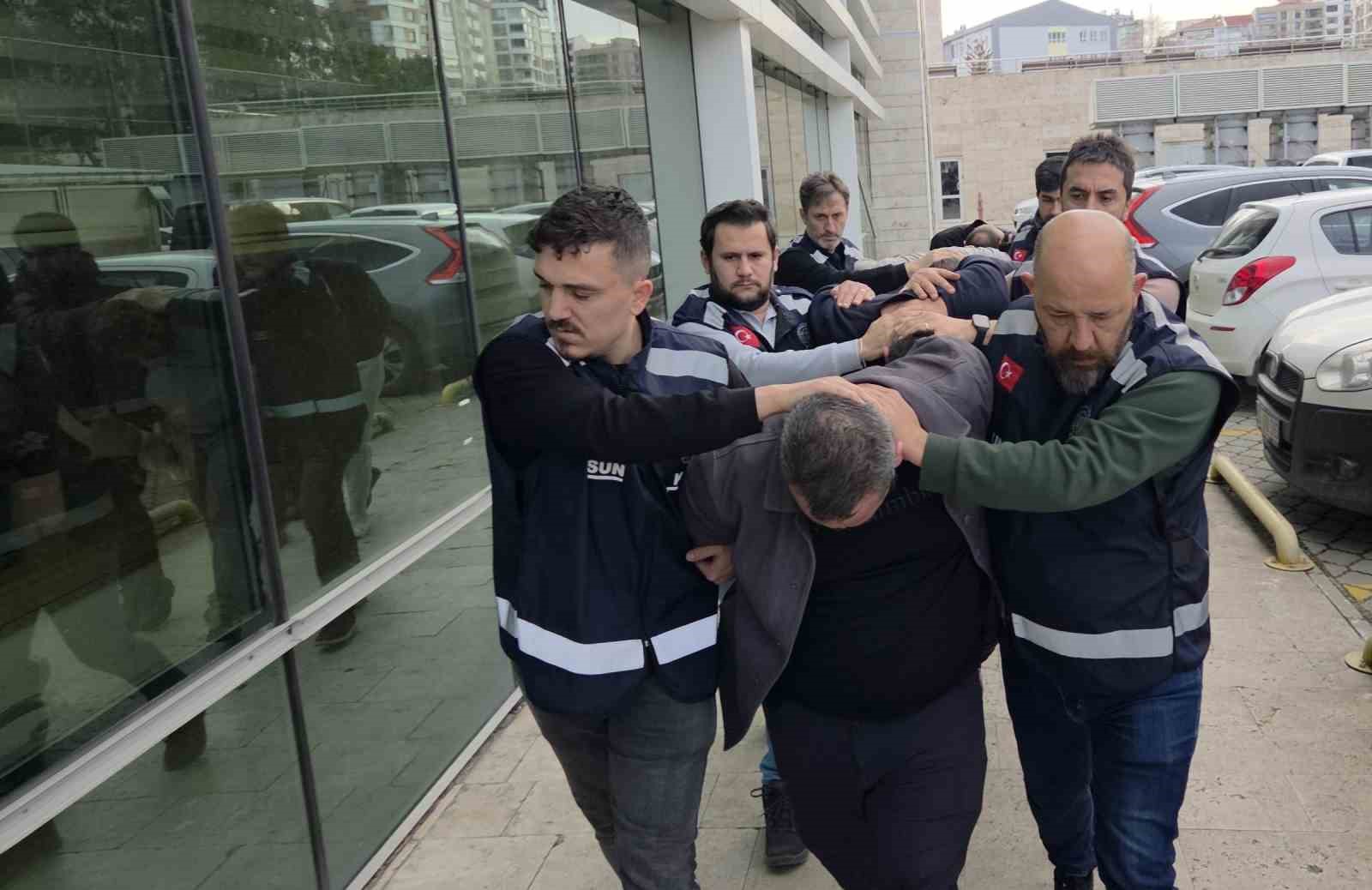 Samsun’da silahlı tehdit ve zorla para alma iddiası: 4 şüpheli adliyede