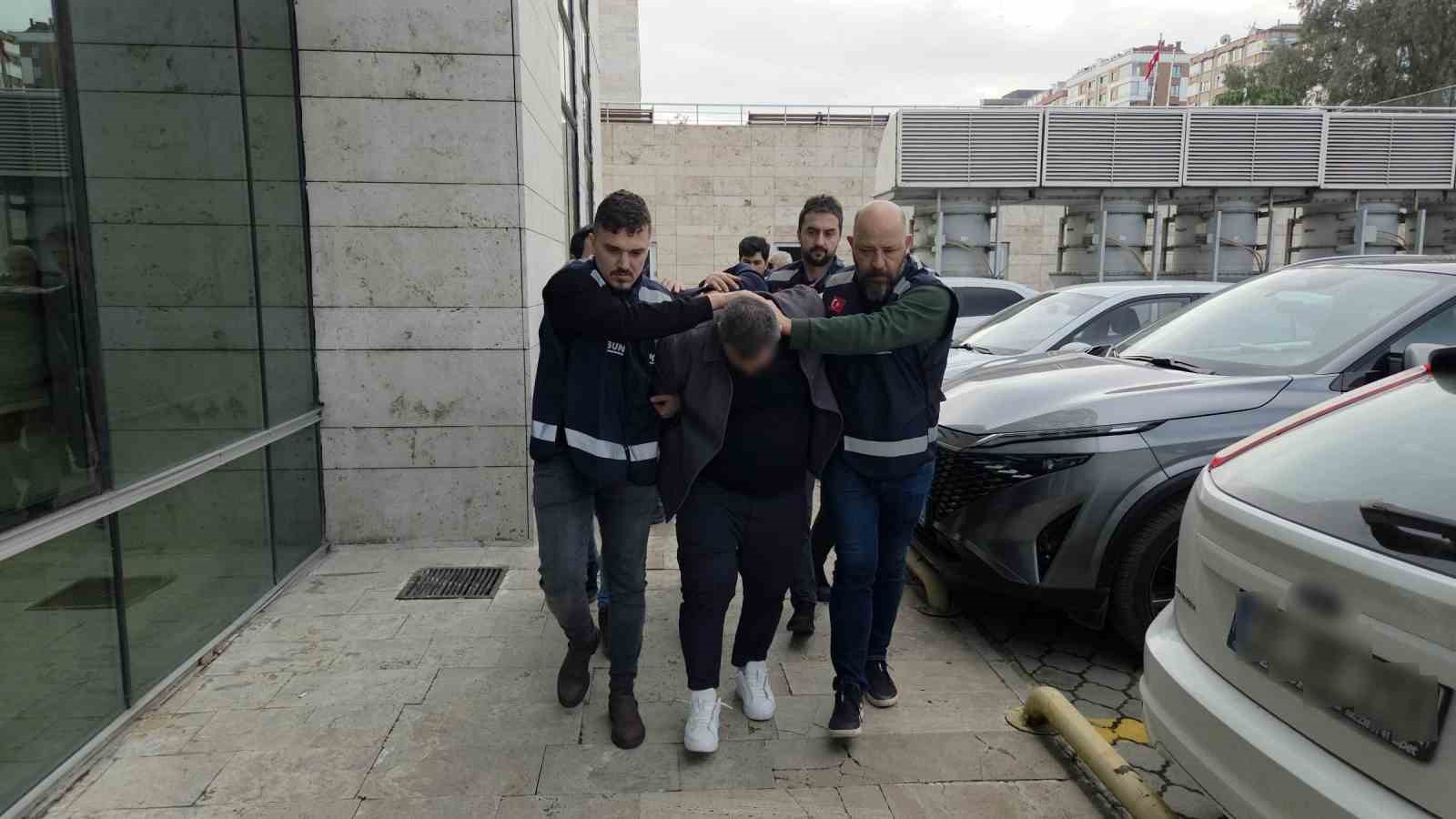 Samsun’da silahlı tehdit ve zorla para alma iddiası: 4 şüpheli adliyede