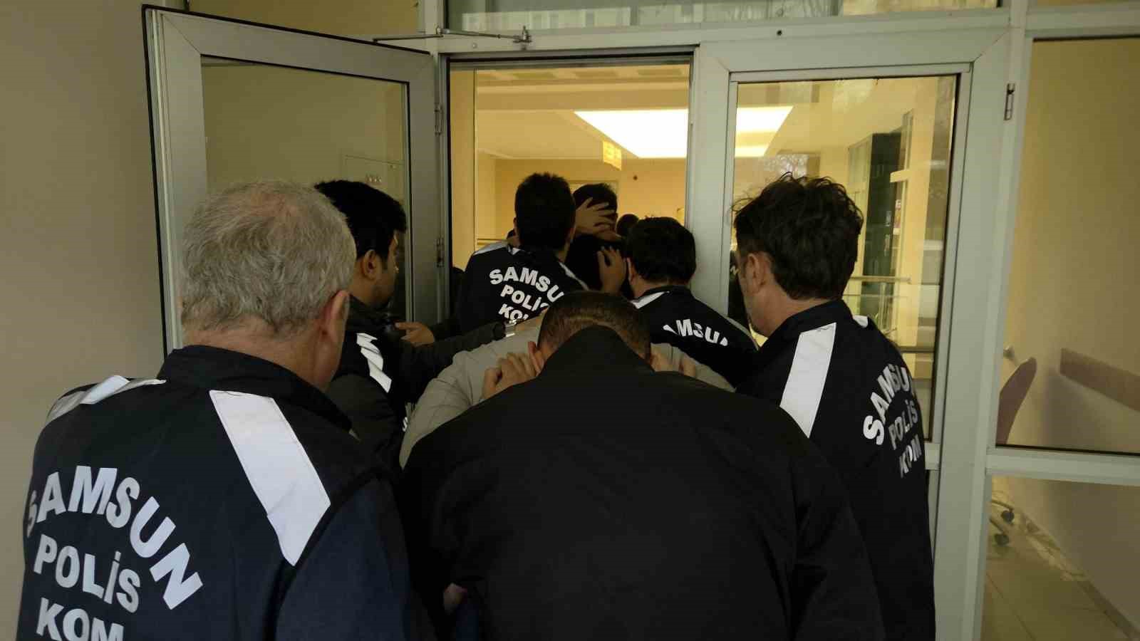 Samsun’da silahlı tehdit ve zorla para alma iddiası: 4 şüpheli adliyede