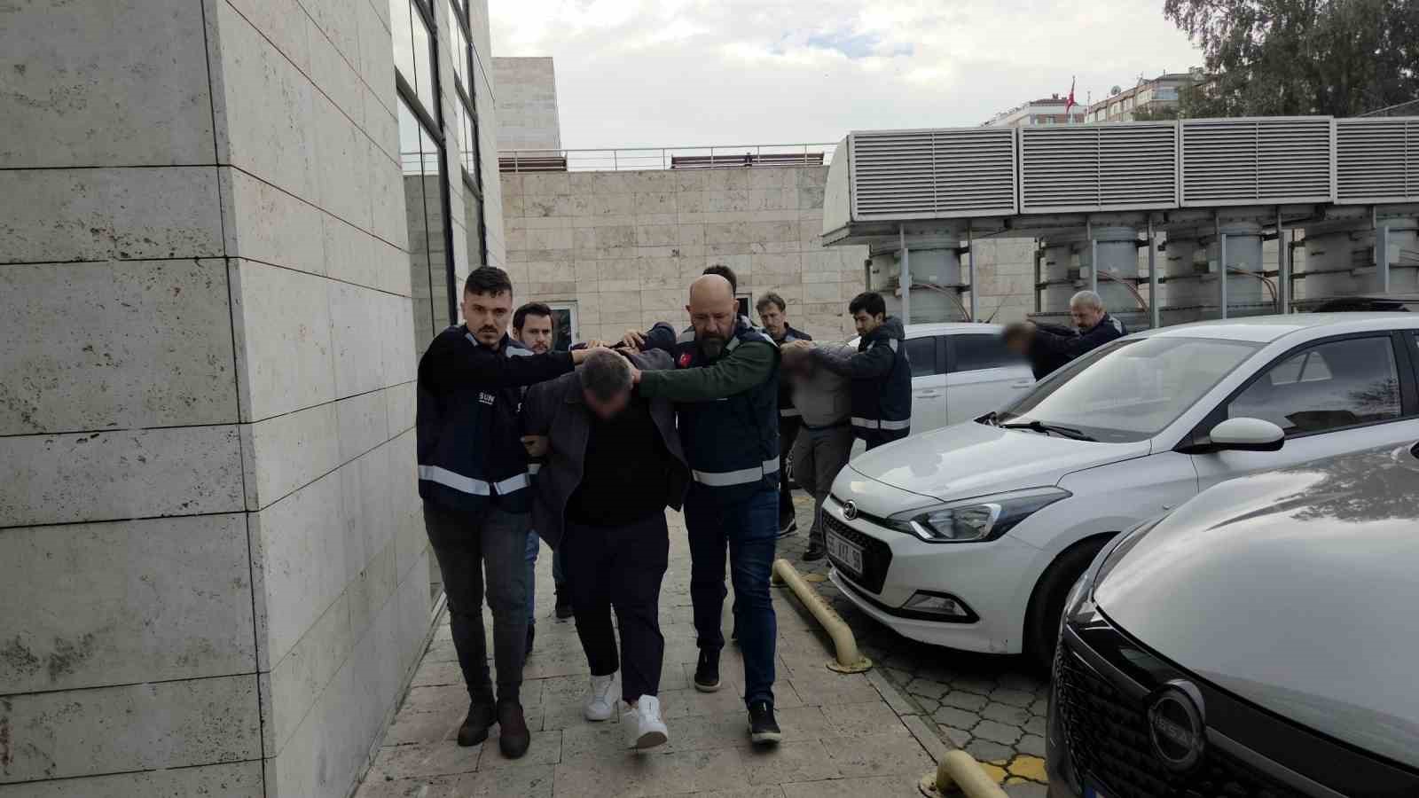 Samsun’da silahlı tehdit ve zorla para alma iddiası: 4 şüpheli adliyede