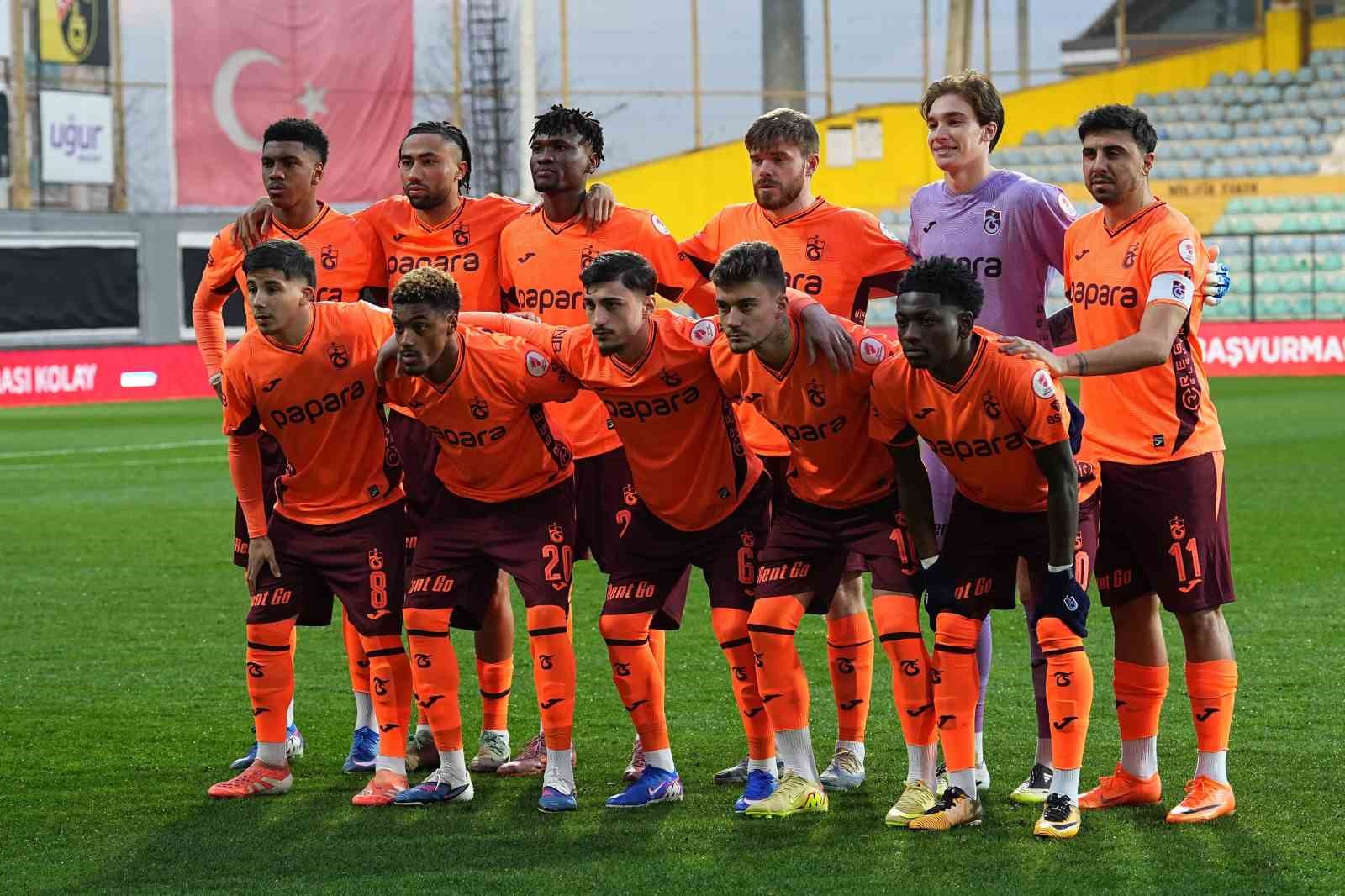 Ziraat Türkiye Kupası: İstanbulspor: 1 - Trabzonspor: 1 (İlk yarı)