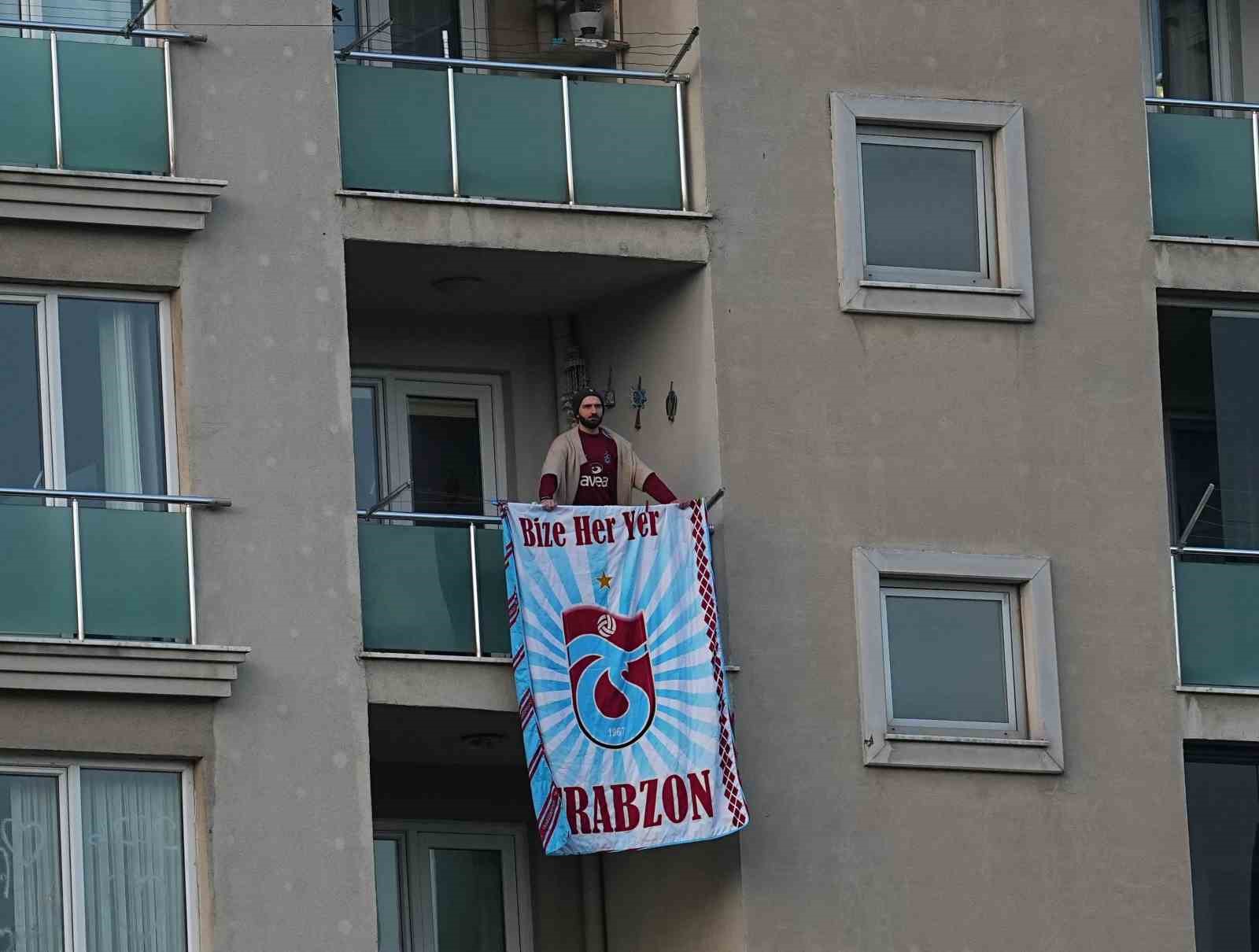 Ziraat Türkiye Kupası: İstanbulspor: 1 - Trabzonspor: 1 (İlk yarı)