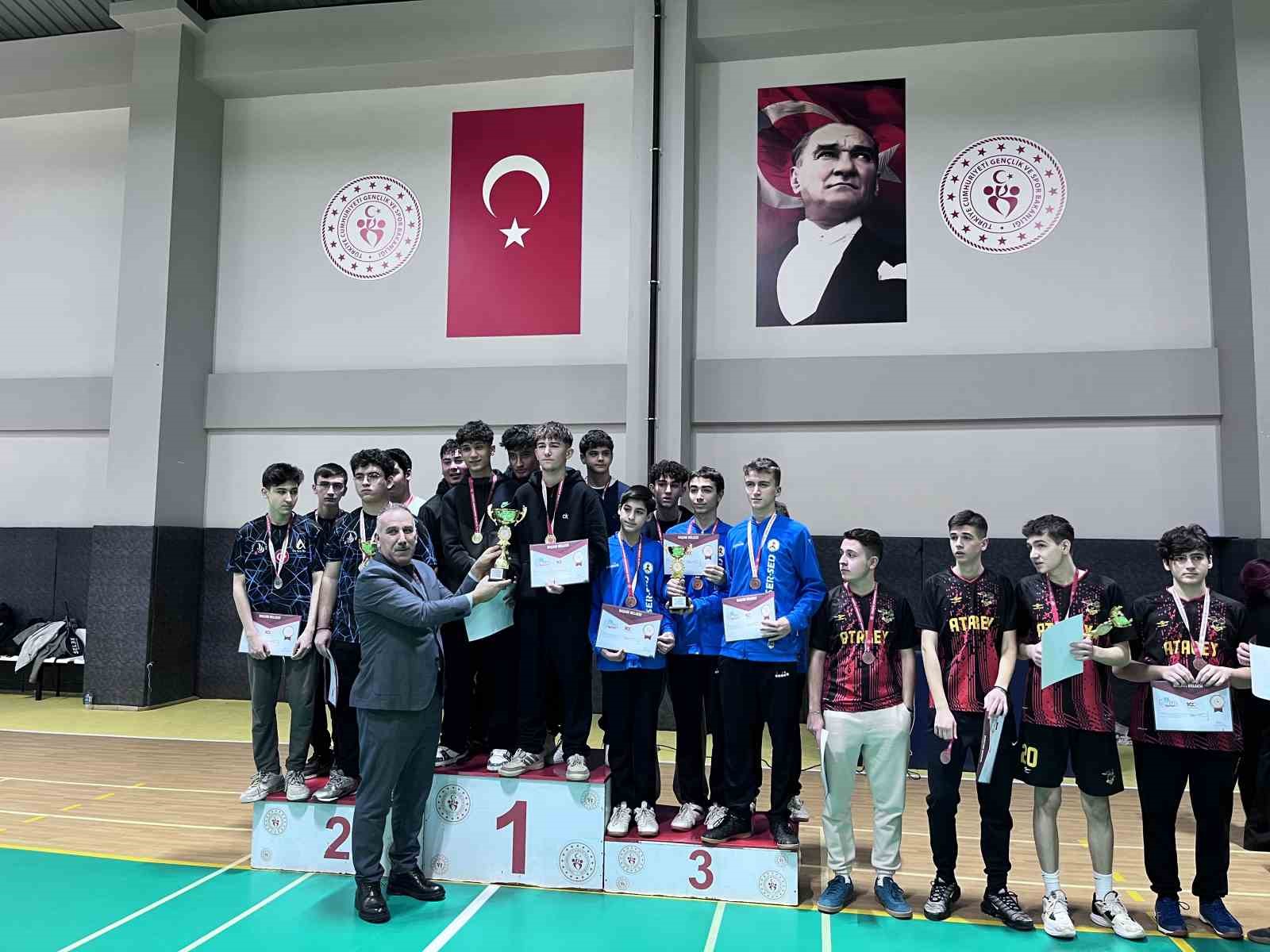 Okul sporları karate  ve badminton il birinciliği müsabakaları tamamlandı