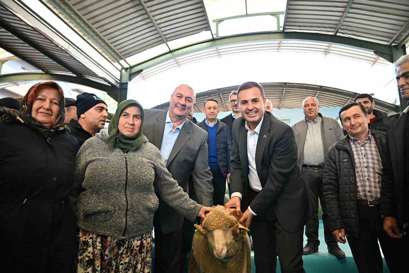 Bigadiçli üreticinin yüzünü Başkan Akın güldürdü