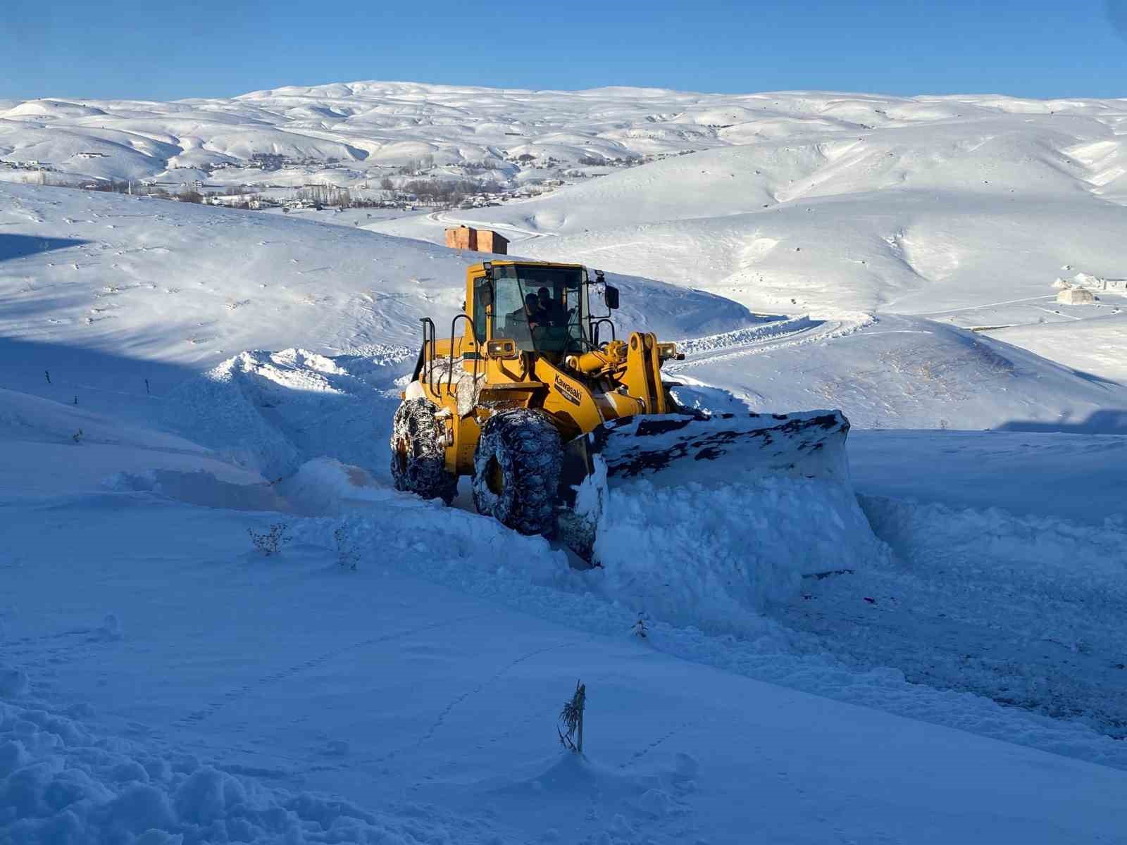 Bingöl’de  161 köy yolu ulaşıma kapandı
