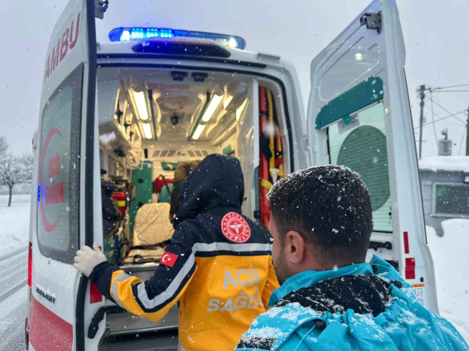 Bingöl’de diyaliz hastası UMKE tarafından hastaneye ulaştırıldı