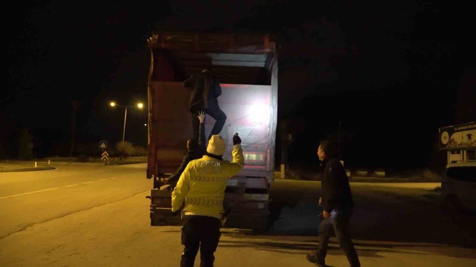 Burdur’da şap karantinasındaki küpesiz hayvan taşıyan besiciye 400 bin lira ceza