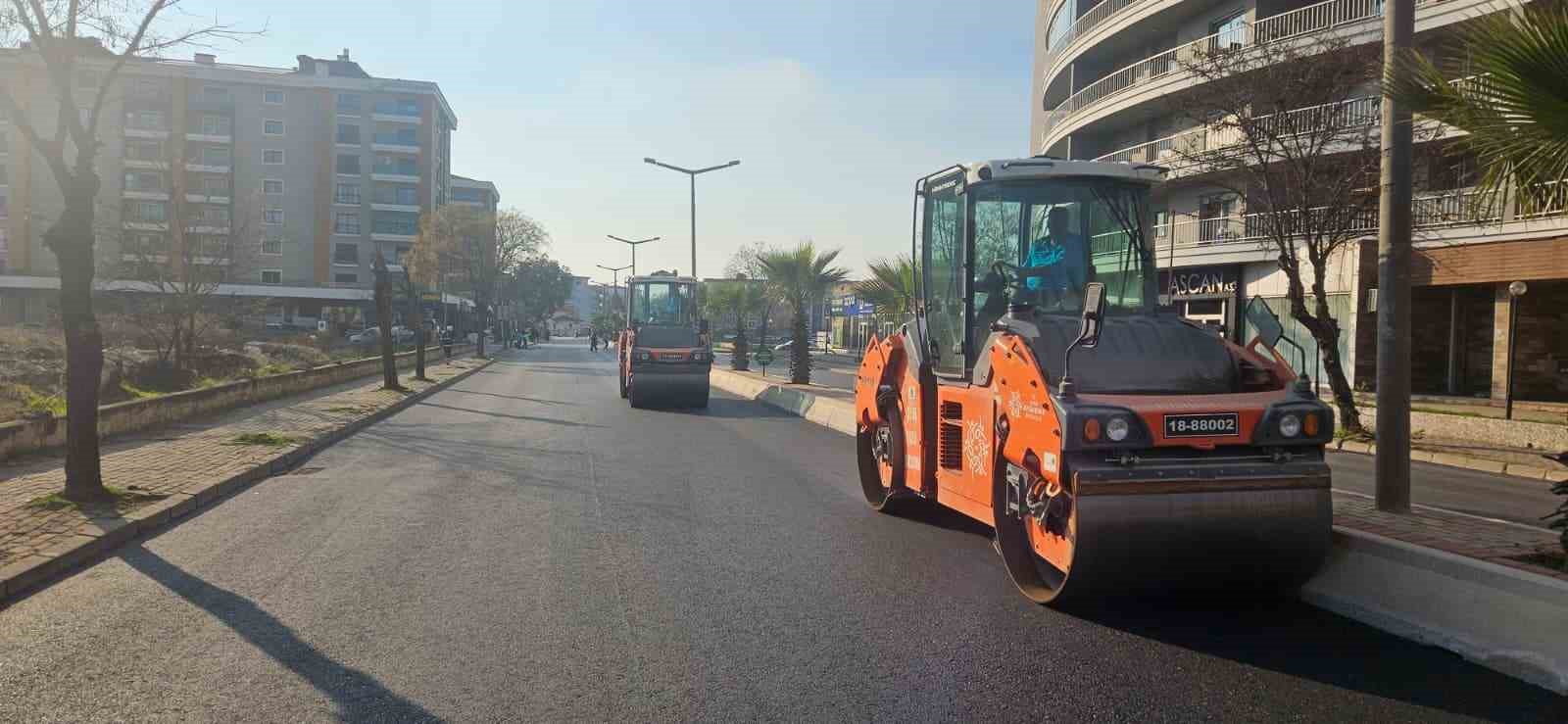 Büyükşehir ‘yol’ mesaisi il genelinde sürüyor