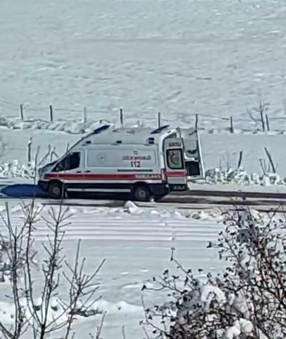 Kalp krizi geçiren vatandaş karlı yola inen ambulans helikopterle hastaneye kaldırıldı