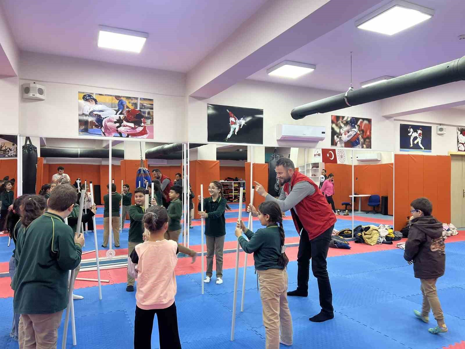 İlkokul öğrencileri gençlik merkezinde ağırlandı