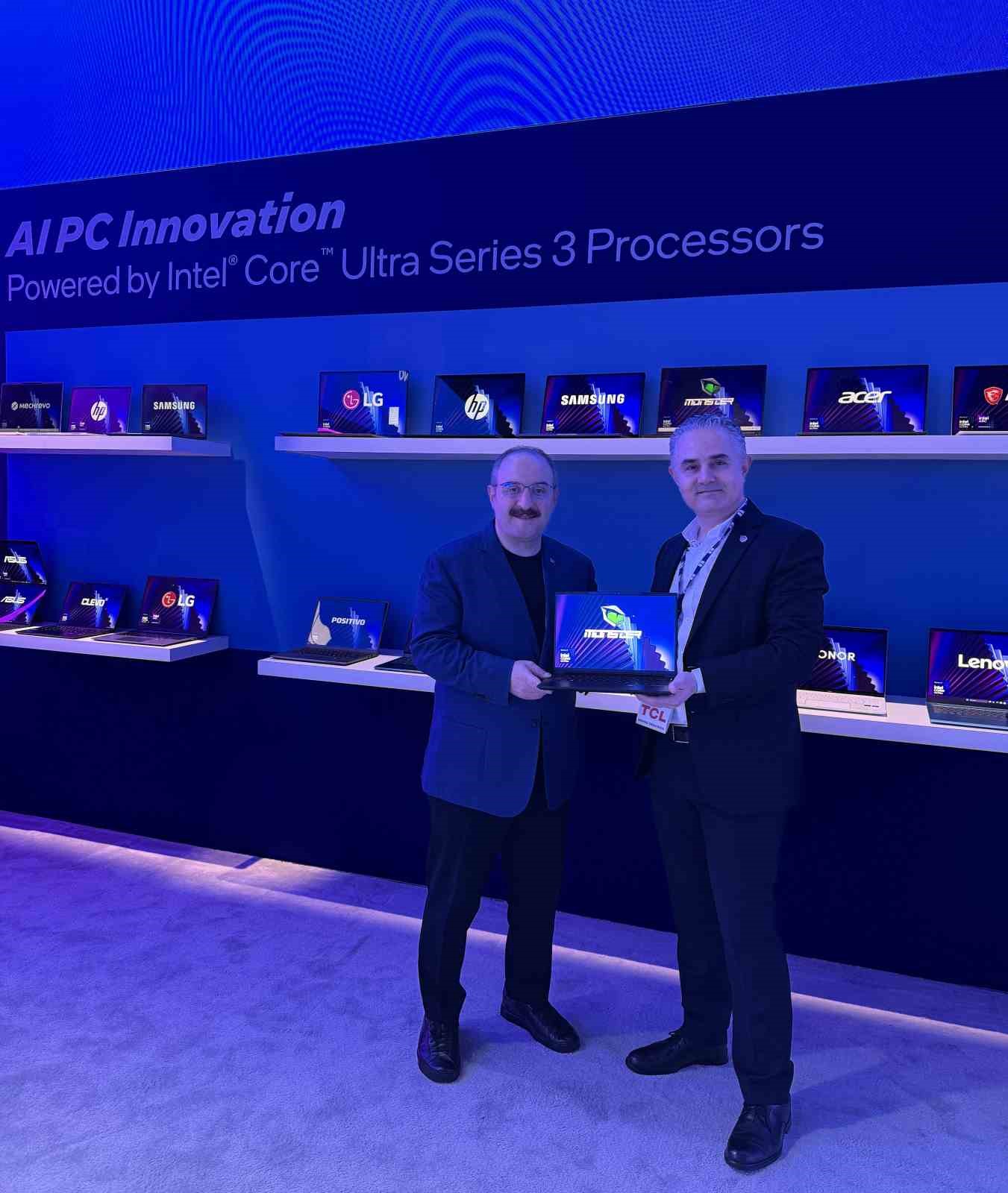 TBMM Sanayi Komisyonu Başkanı Varank, CES’teki Türk girişimcileri ziyaret etti