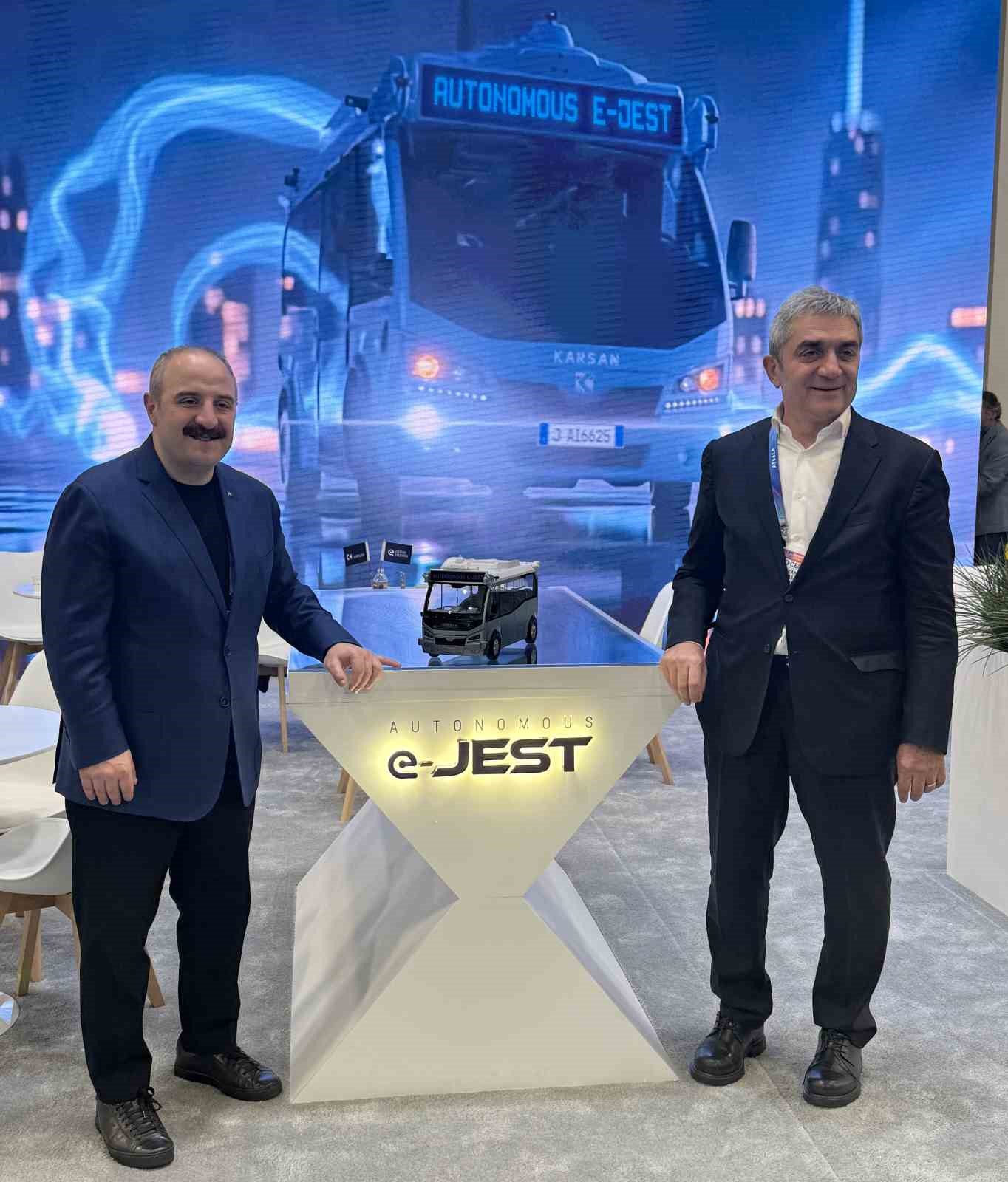 TBMM Sanayi Komisyonu Başkanı Varank, CES’teki Türk girişimcileri ziyaret etti