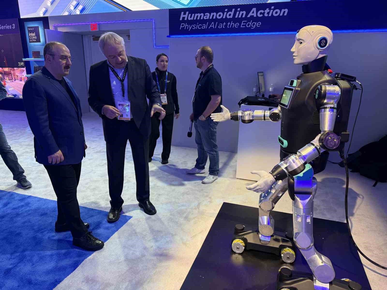 TBMM Sanayi Komisyonu Başkanı Varank, CES’teki Türk girişimcileri ziyaret etti